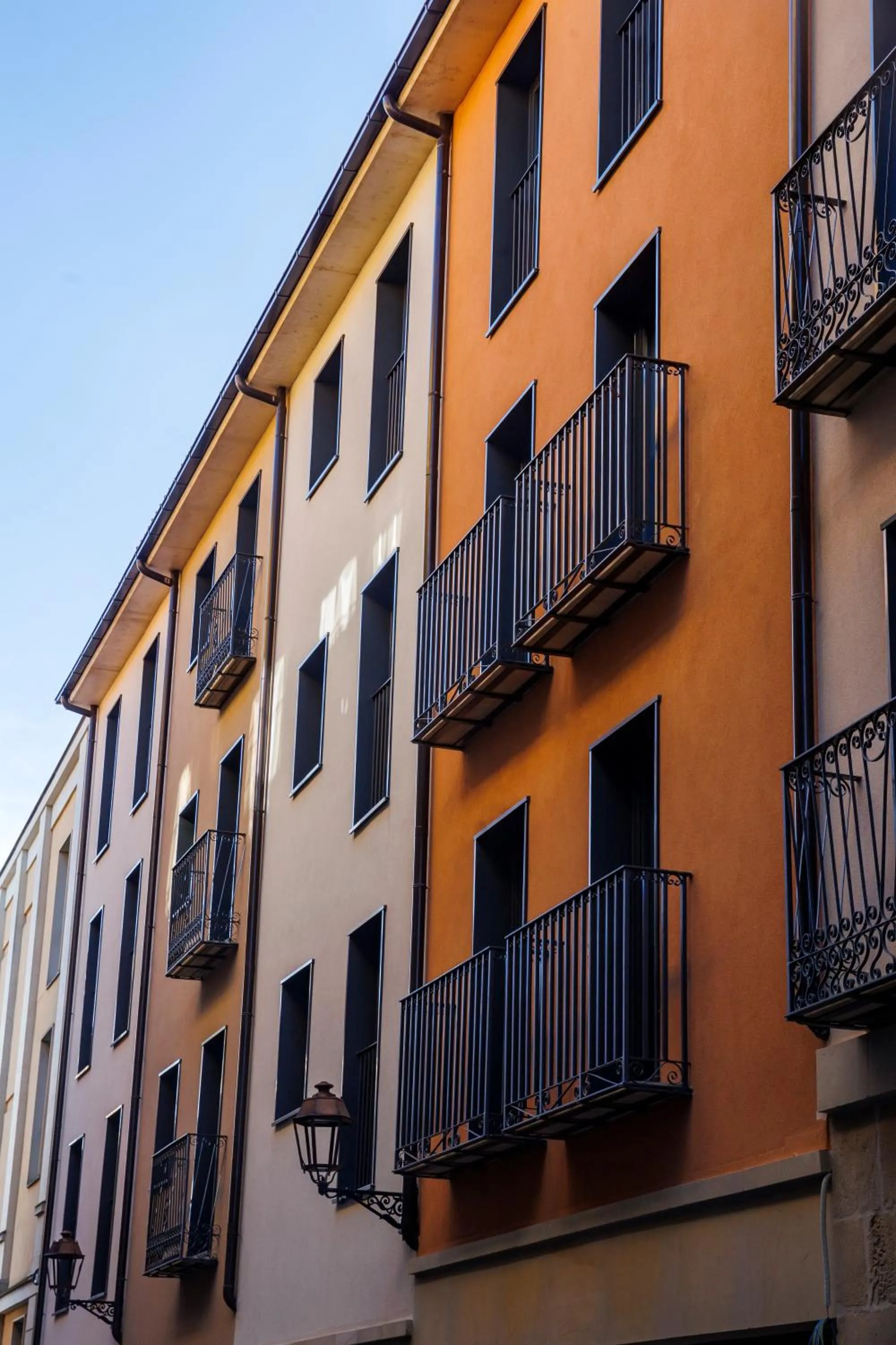 Property building in ibis budget Logroño Centro