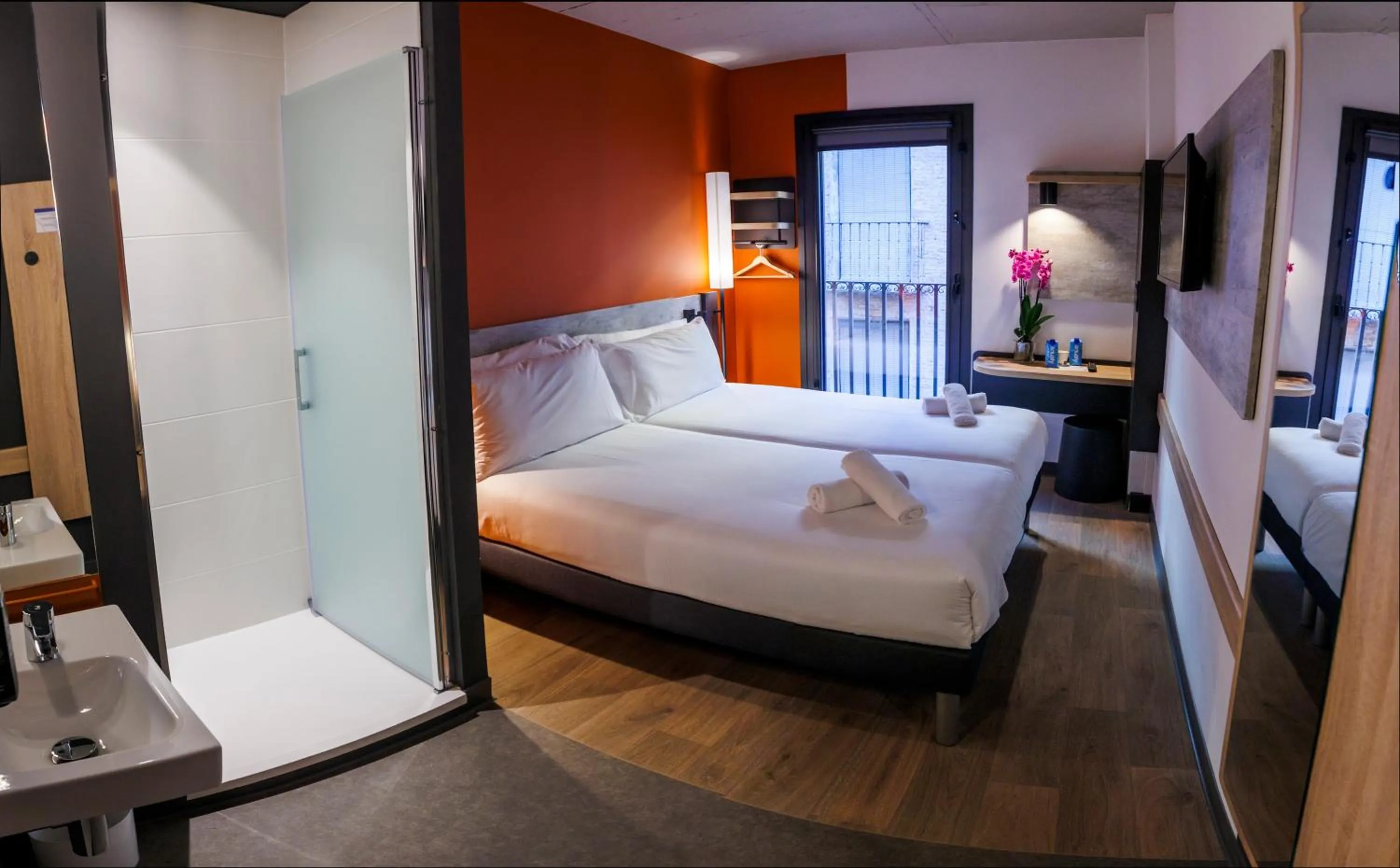 Photo of the whole room, Bed in ibis budget Logroño Centro