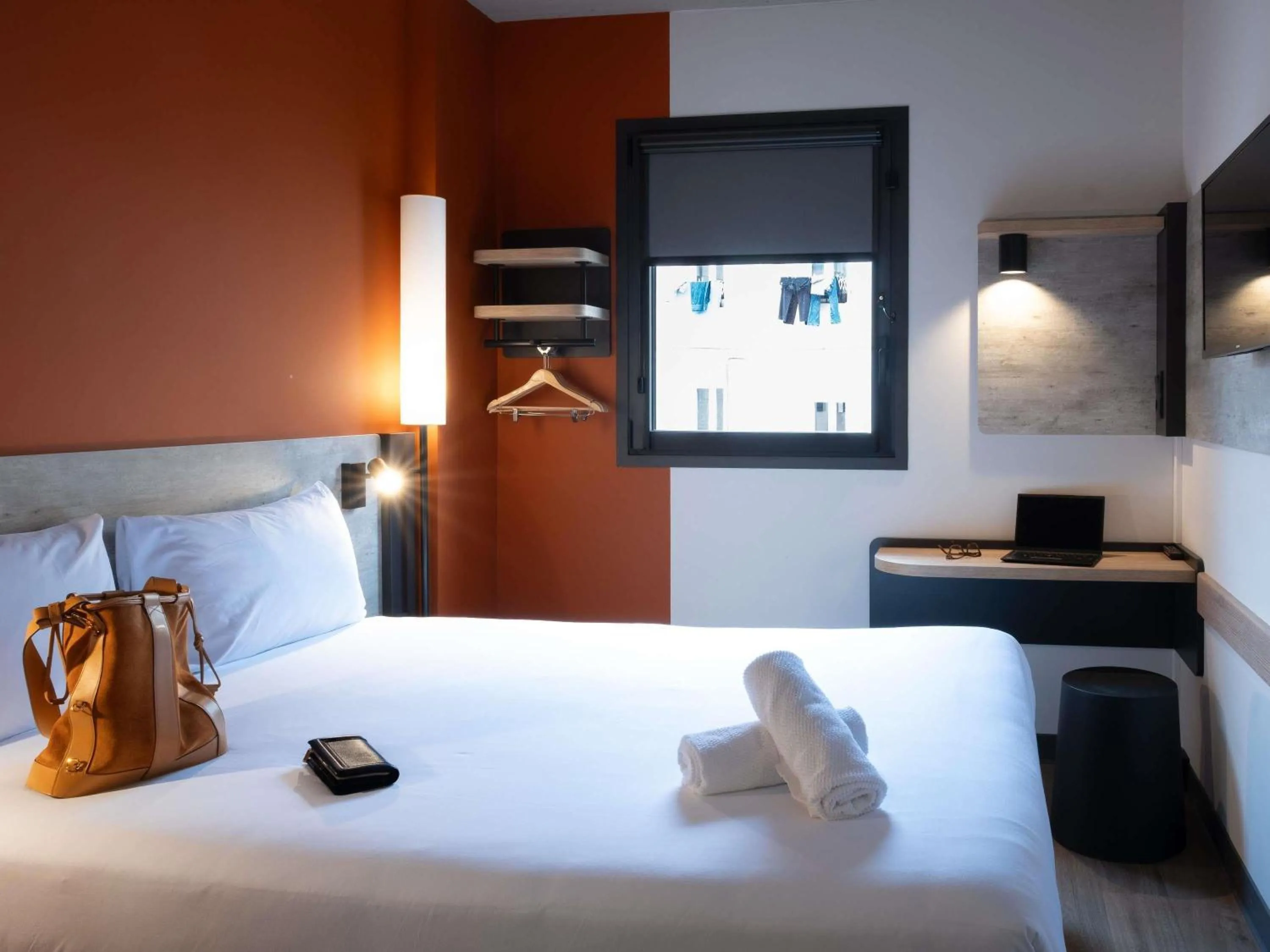 Bedroom, Bed in ibis budget Logroño Centro