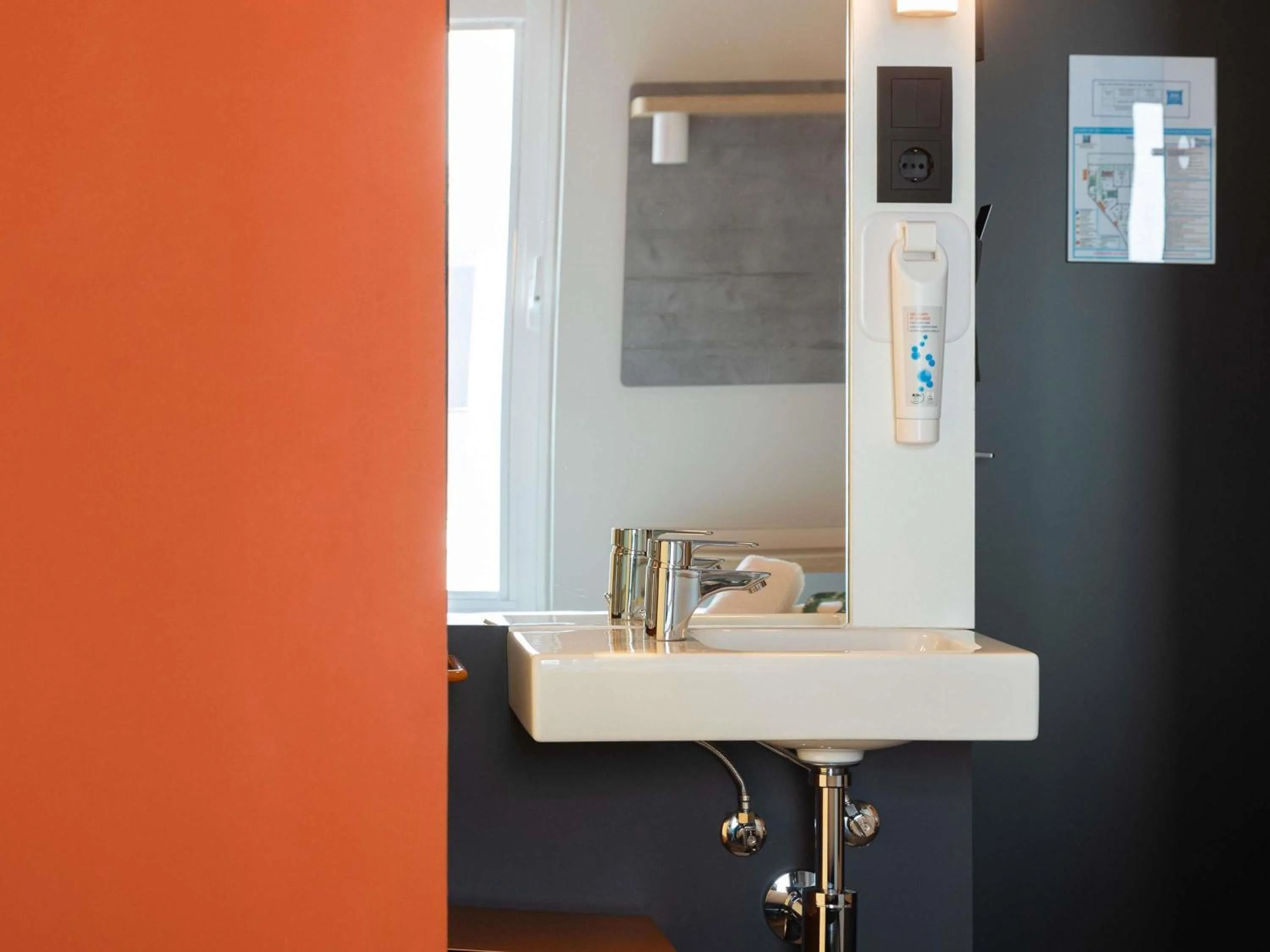 Bedroom in ibis budget Logroño Centro