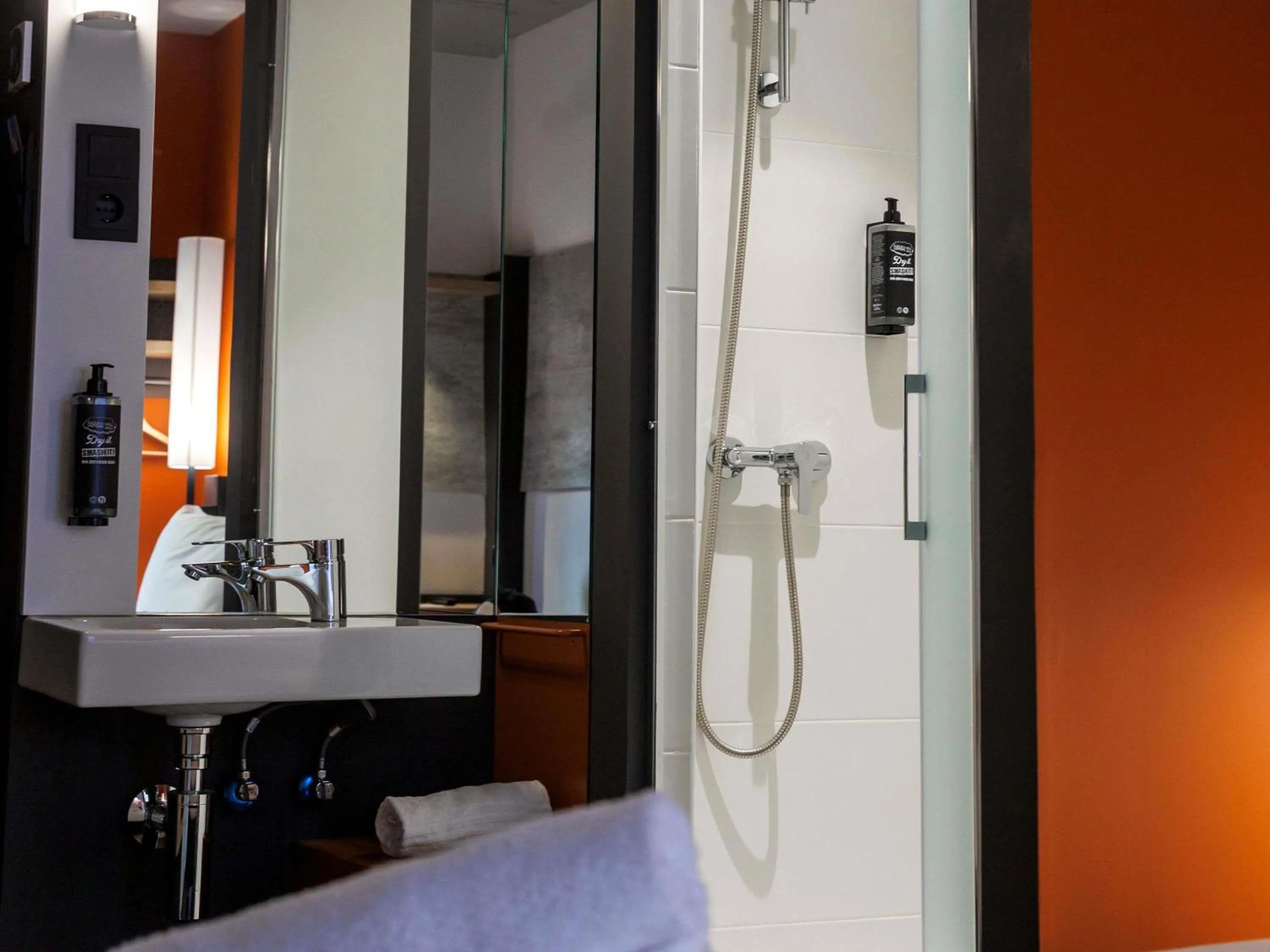 Bedroom in ibis budget Logroño Centro