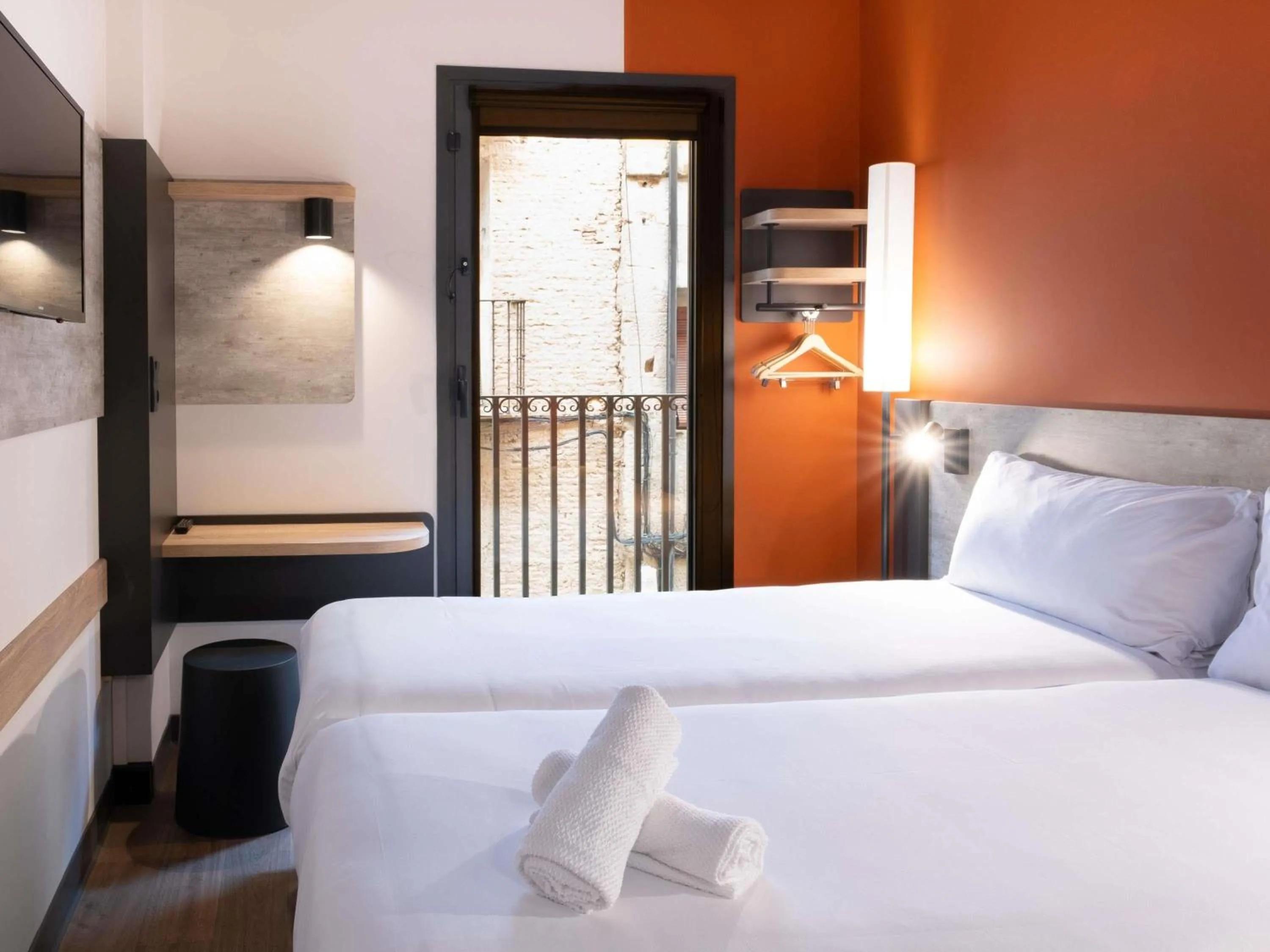 Bedroom, Bed in ibis budget Logroño Centro