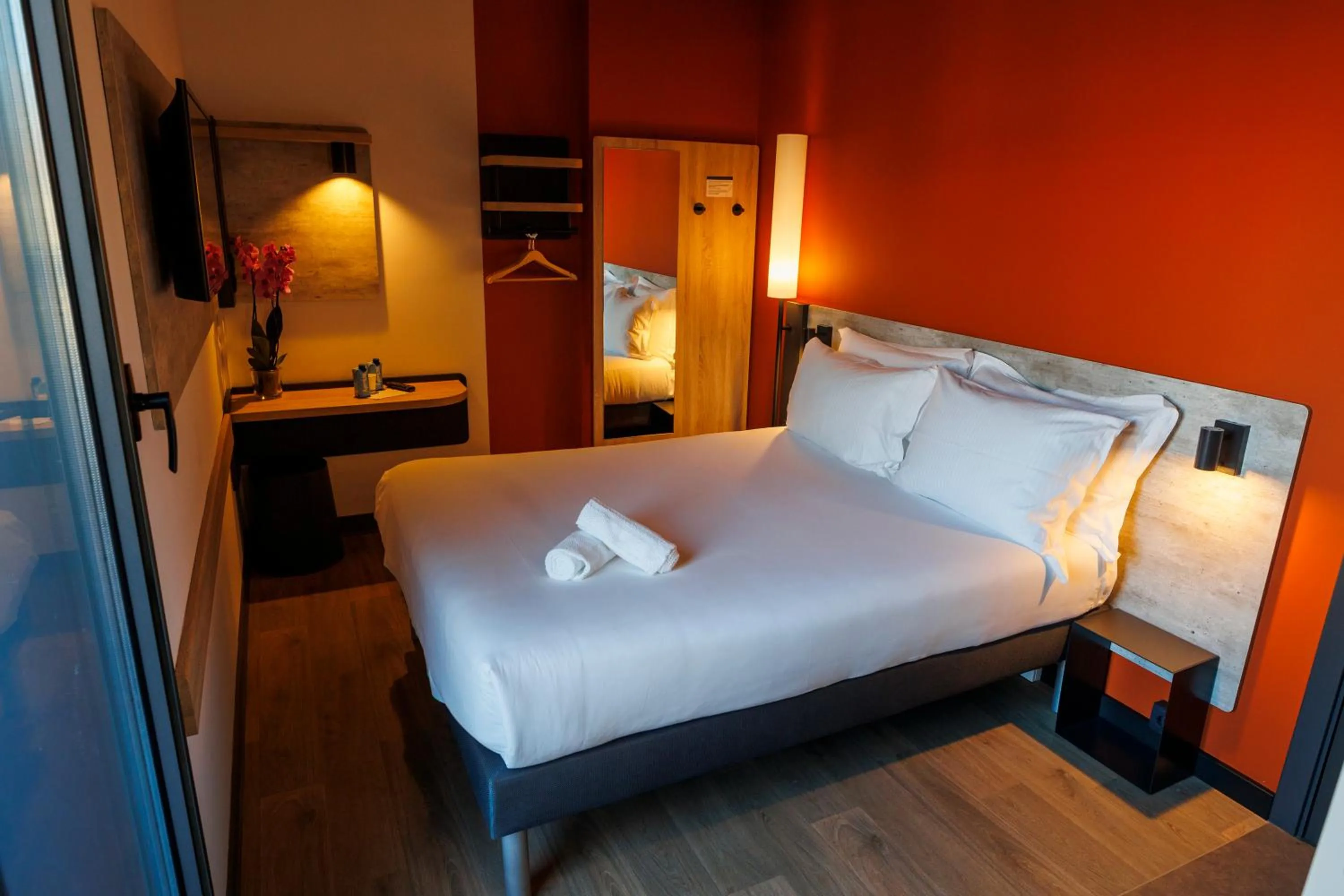 Bedroom, Bed in ibis budget Logroño Centro