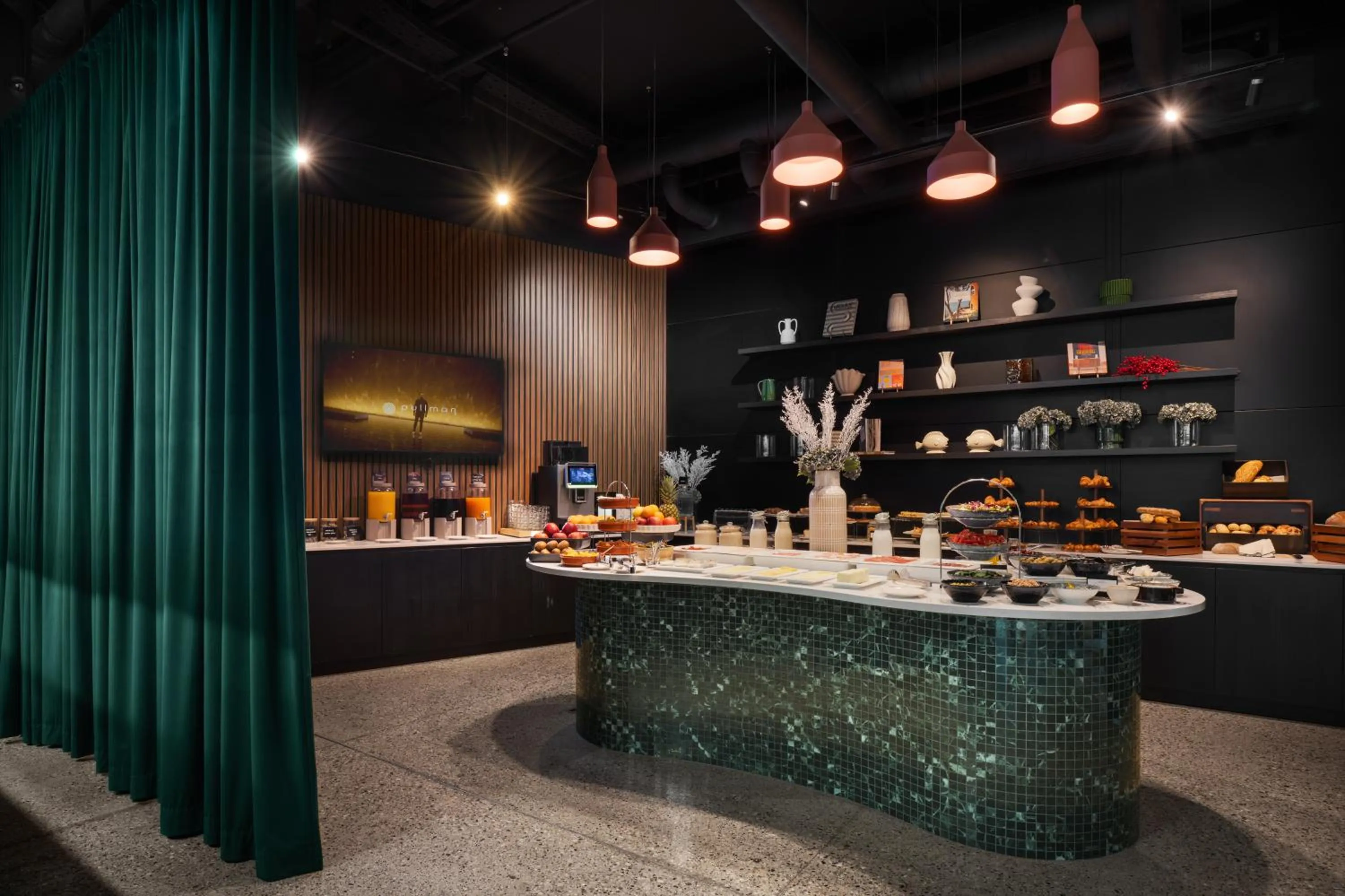 Restaurant/places to eat in Pullman Zagreb