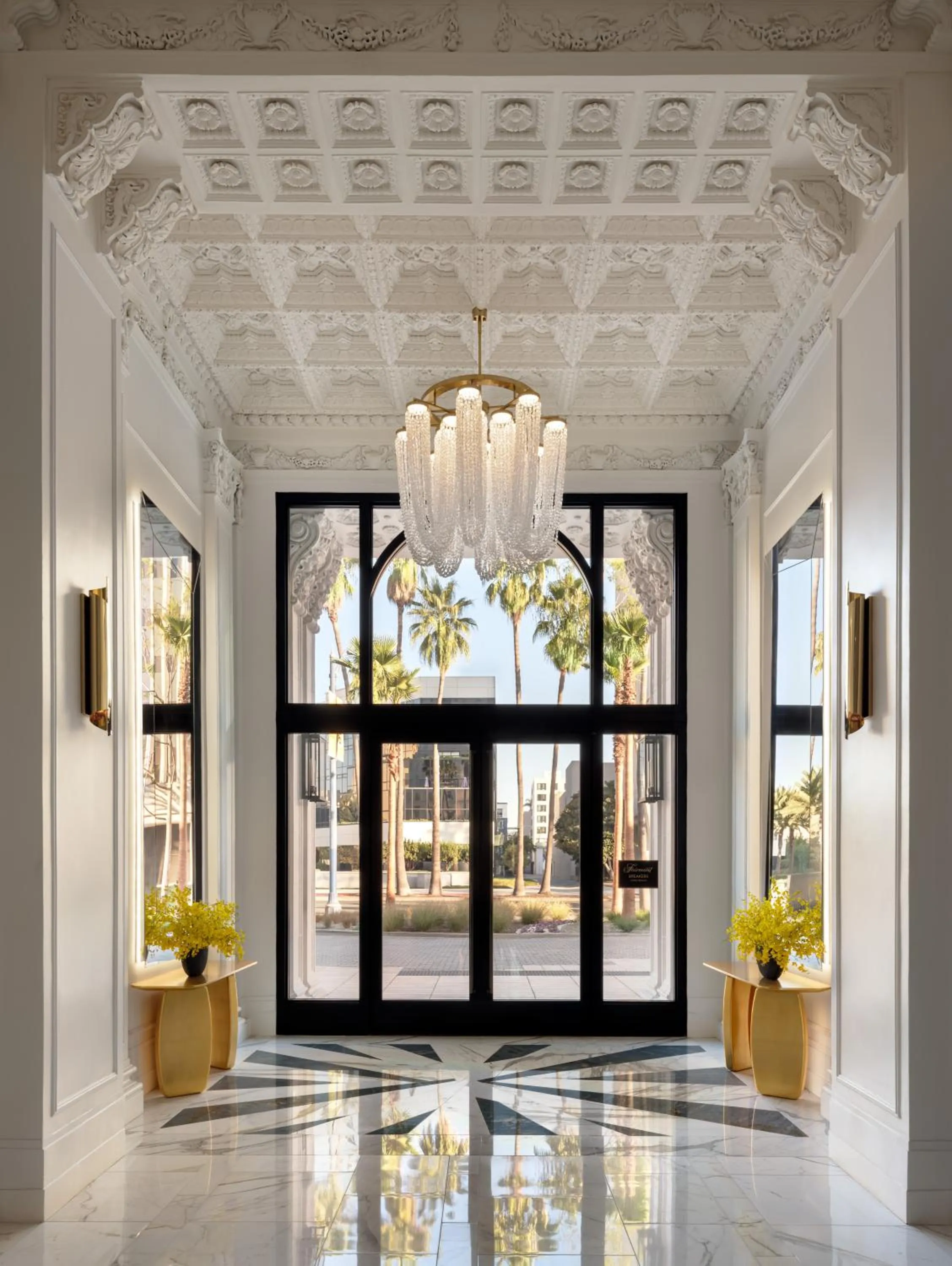 Facade/entrance in Fairmont Breakers Long Beach
