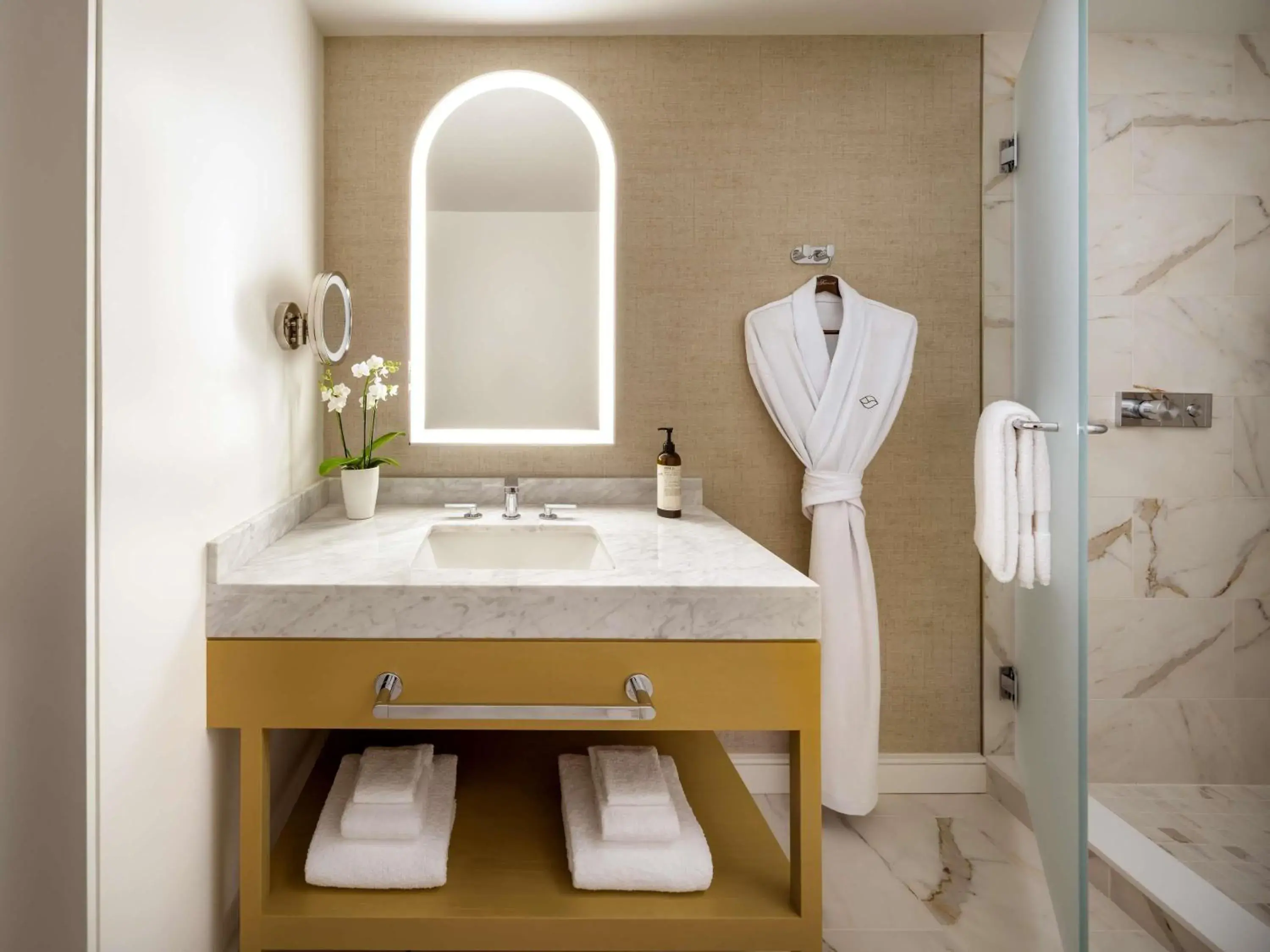 Fairmont Room with Two Queen Beds and City View - Hearing Access in Fairmont Breakers Long Beach Fairmont Room with Two Queen Beds and City View - Hearing Access in Fairmont Breakers Long Beach