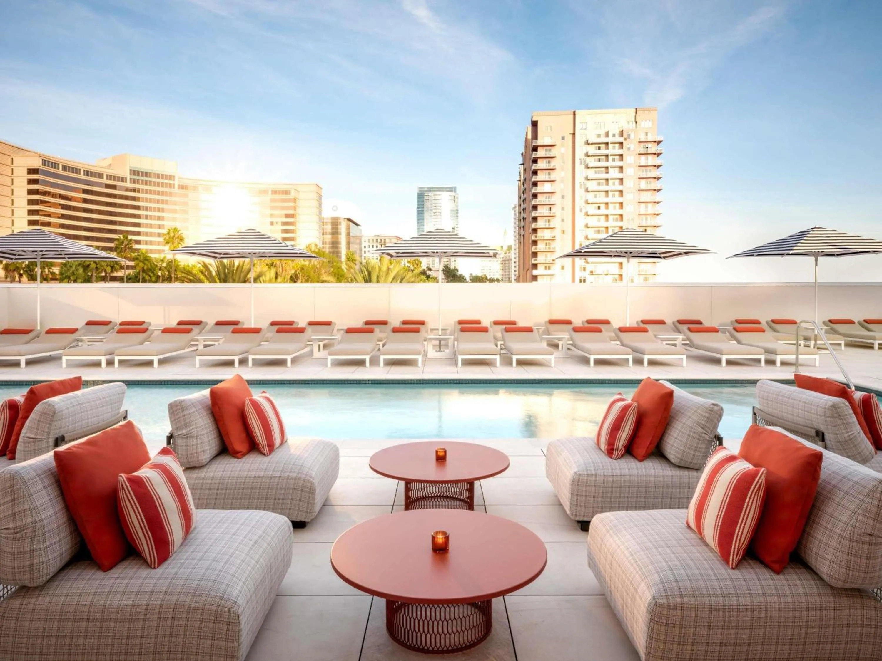 Property building in Fairmont Breakers Long Beach