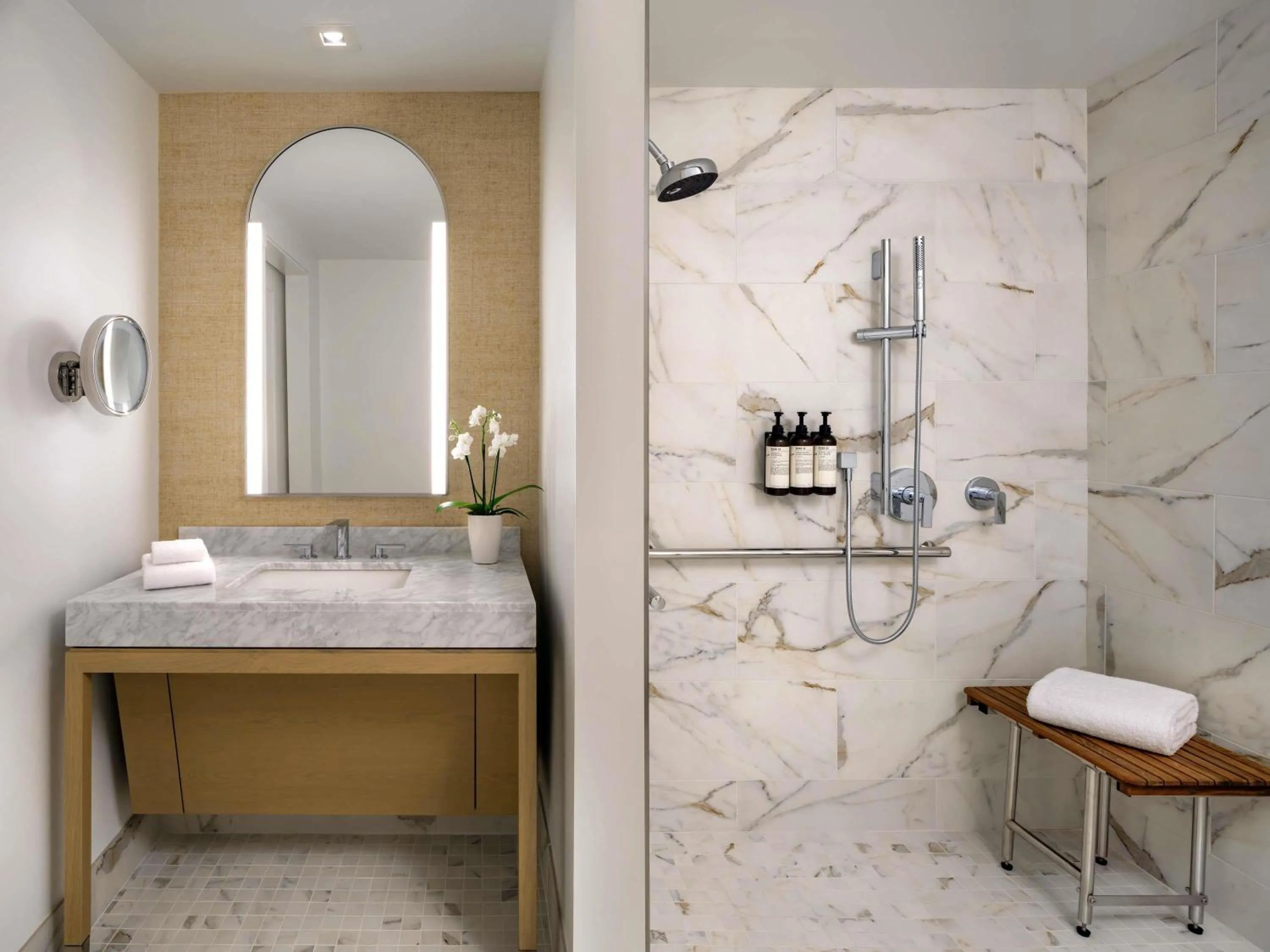 Bedroom in Fairmont Breakers Long Beach