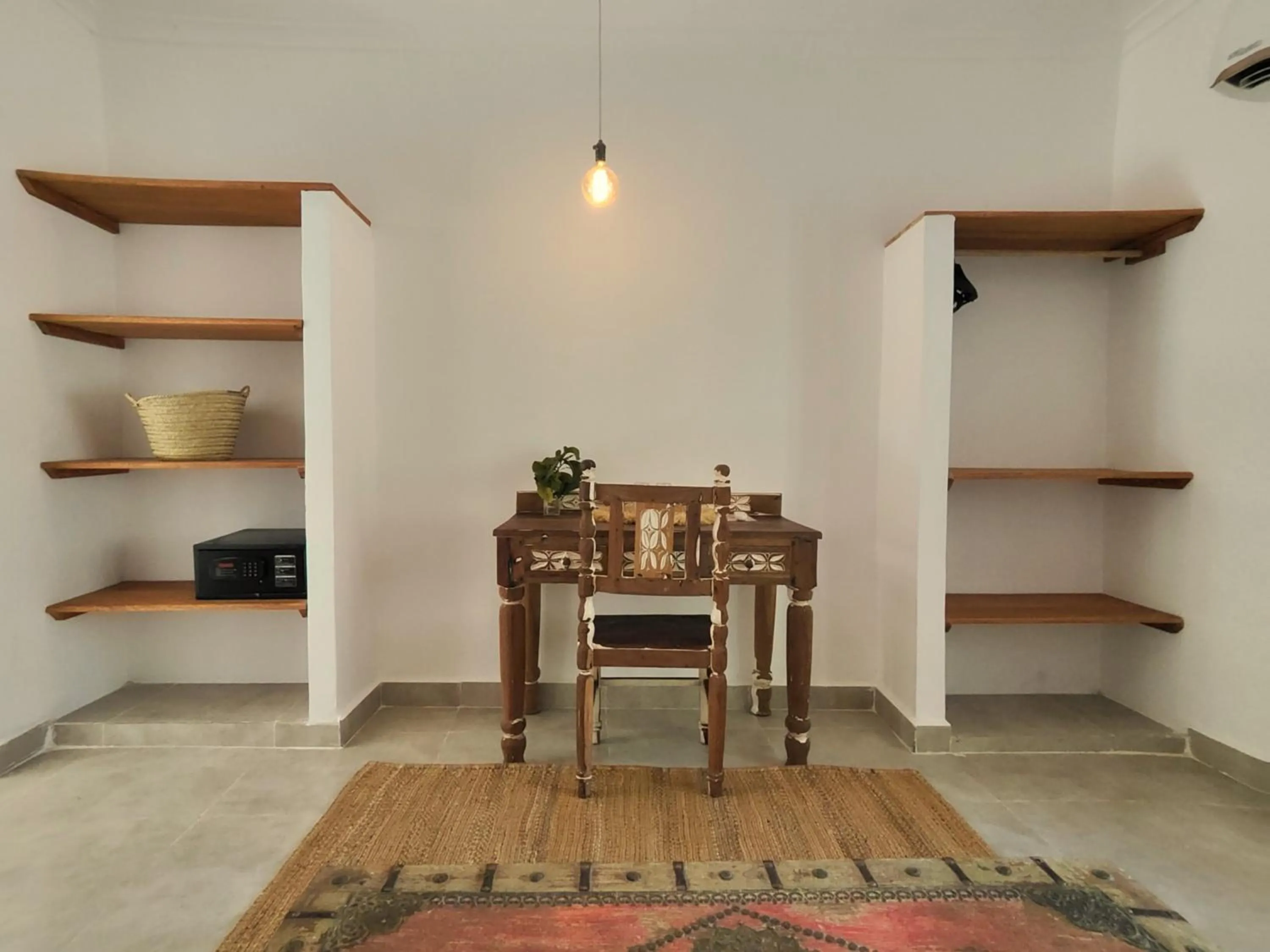 wardrobe in Paje By Night Bungalows