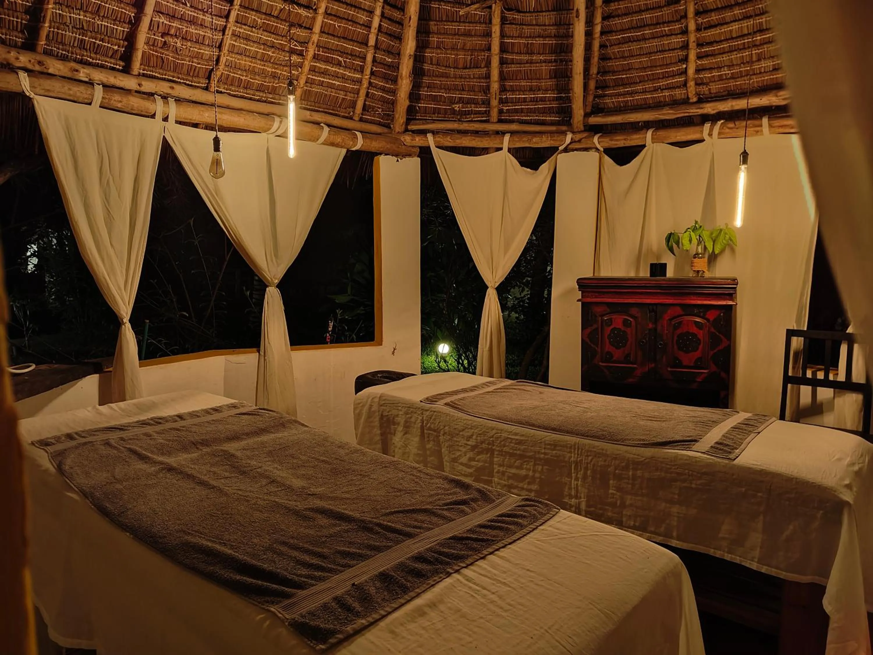 Massage, Bed in Paje By Night Bungalows