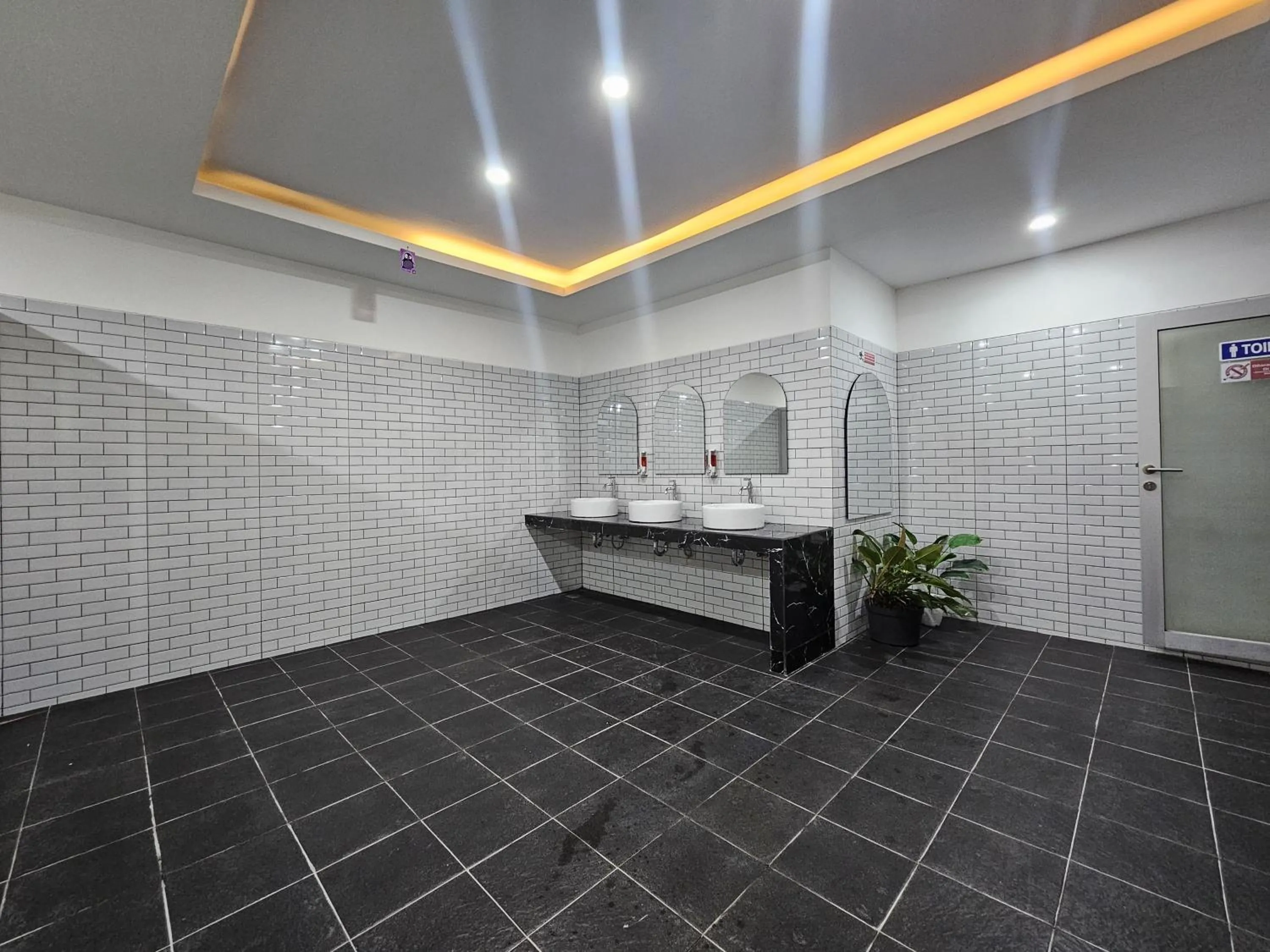 Bathroom in The Jarrdin Apartment Hotels by Ironman