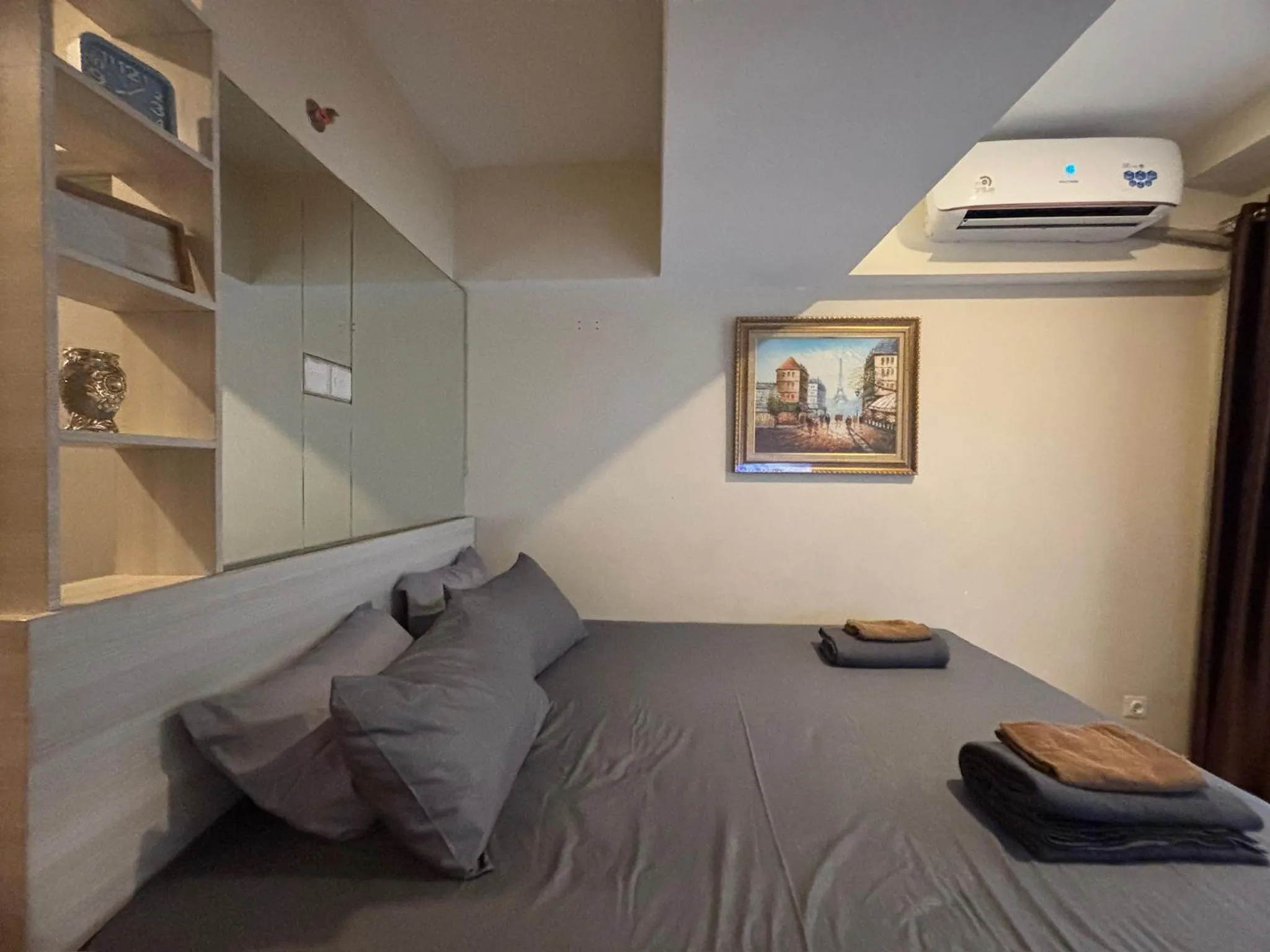 Bed in The Jarrdin Apartment Hotels by Ironman