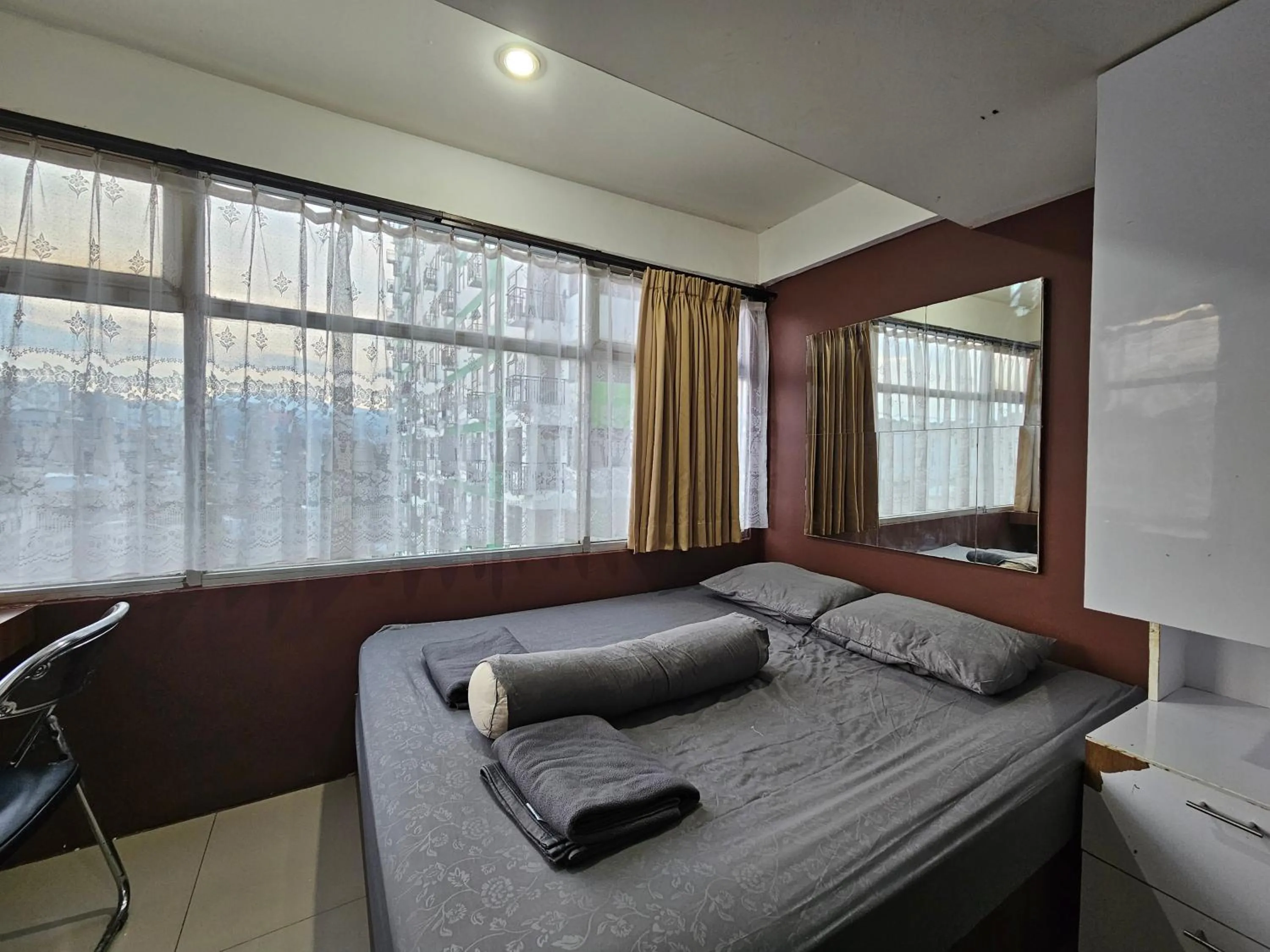 Bed in The Jarrdin Apartment Hotels by Ironman