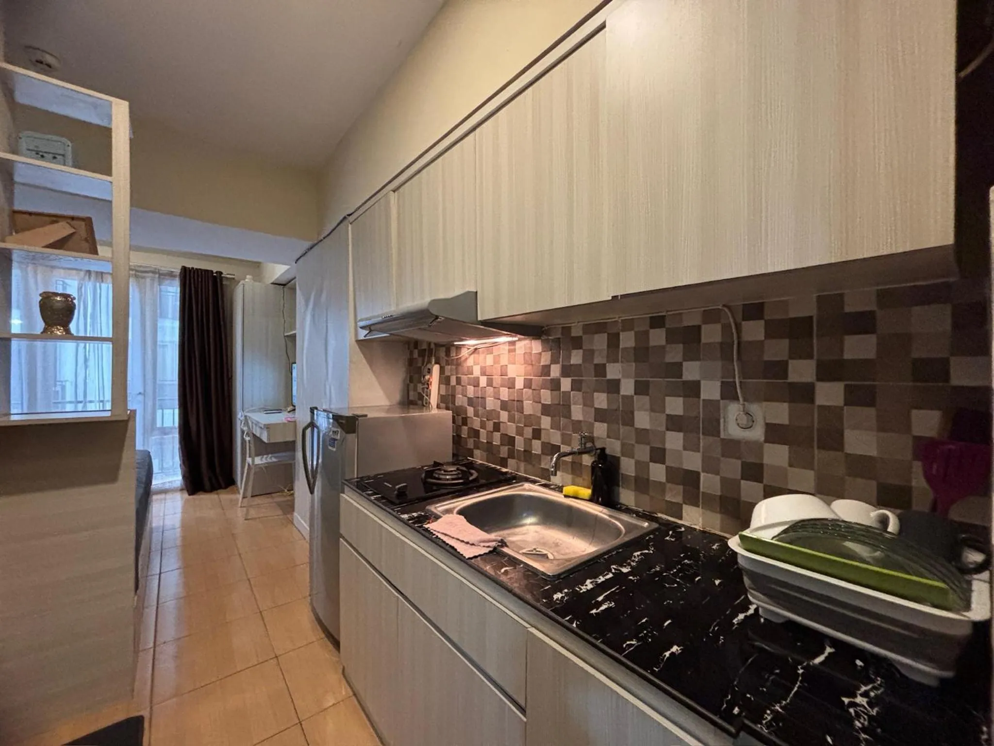 Kitchen or kitchenette in The Jarrdin Apartment Hotels by Ironman