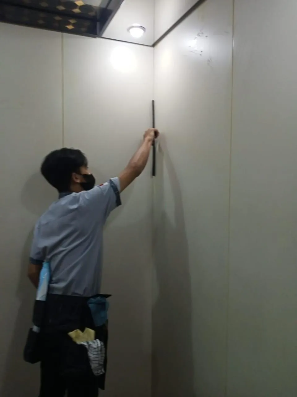 elevator in The Jarrdin Apartment Hotels by Ironman