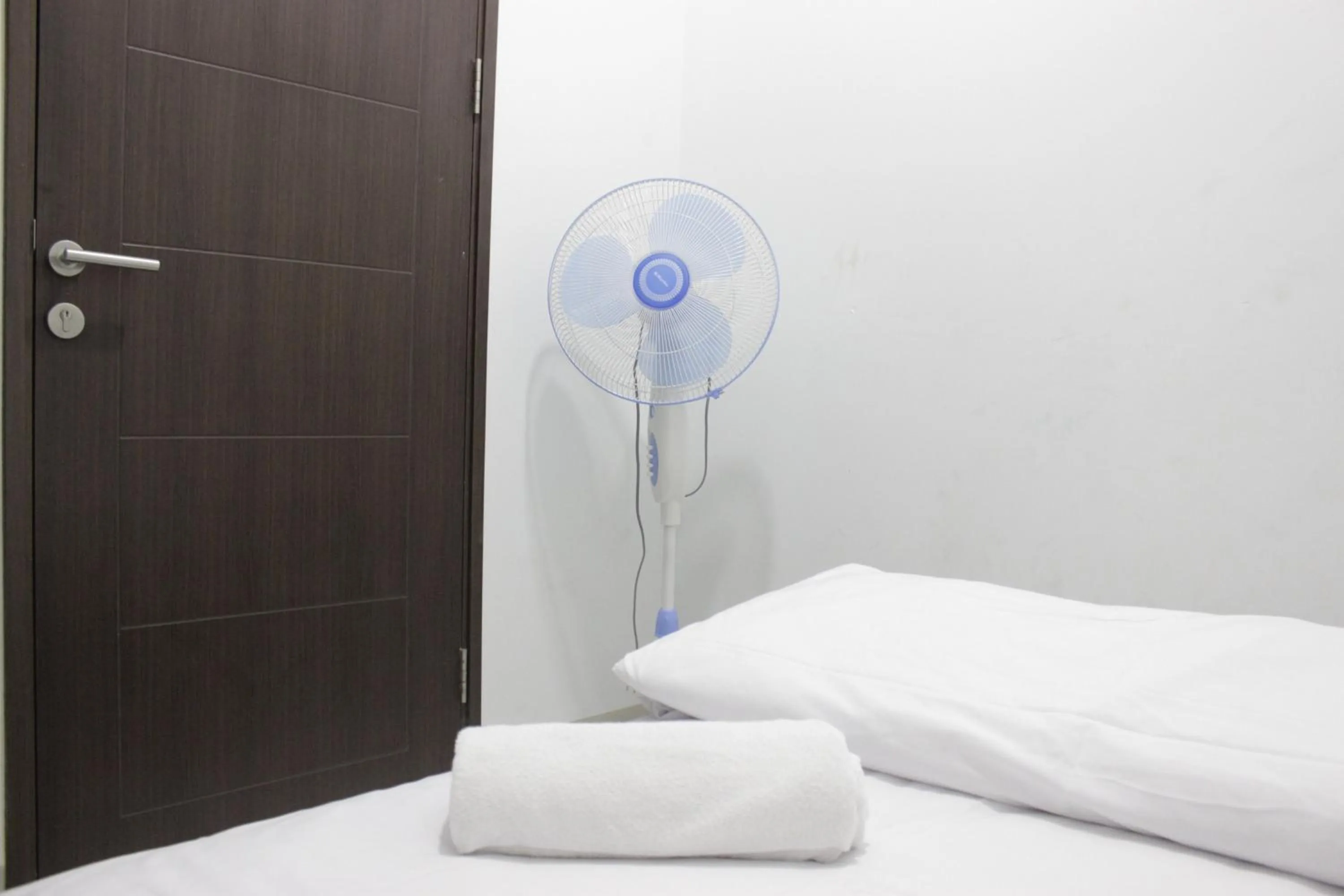 Bed in Comfy 2BR Apartment at Mekarwangi Square Cibaduyut By Travelio