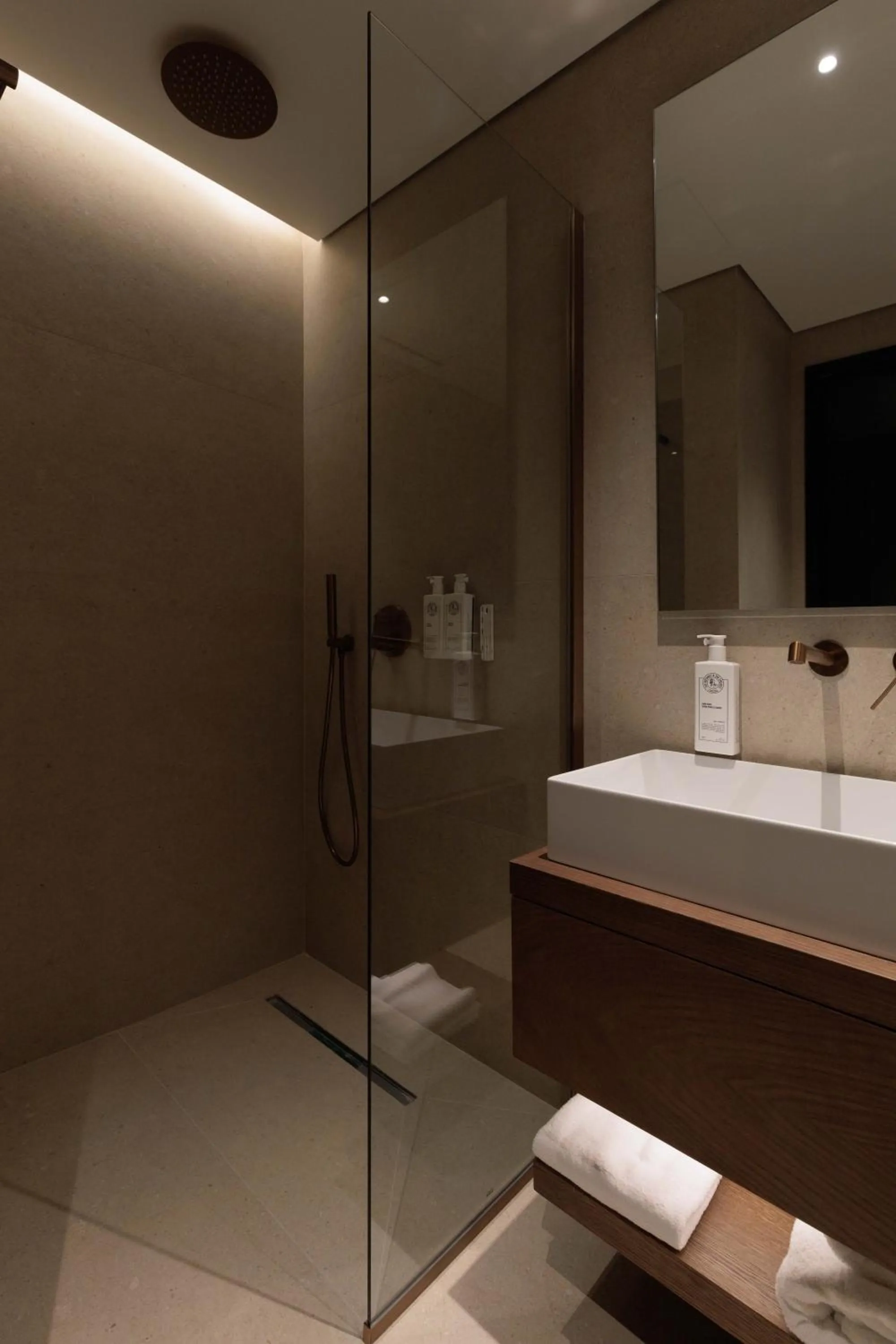 Shower in Blanco Athens Aparthotel