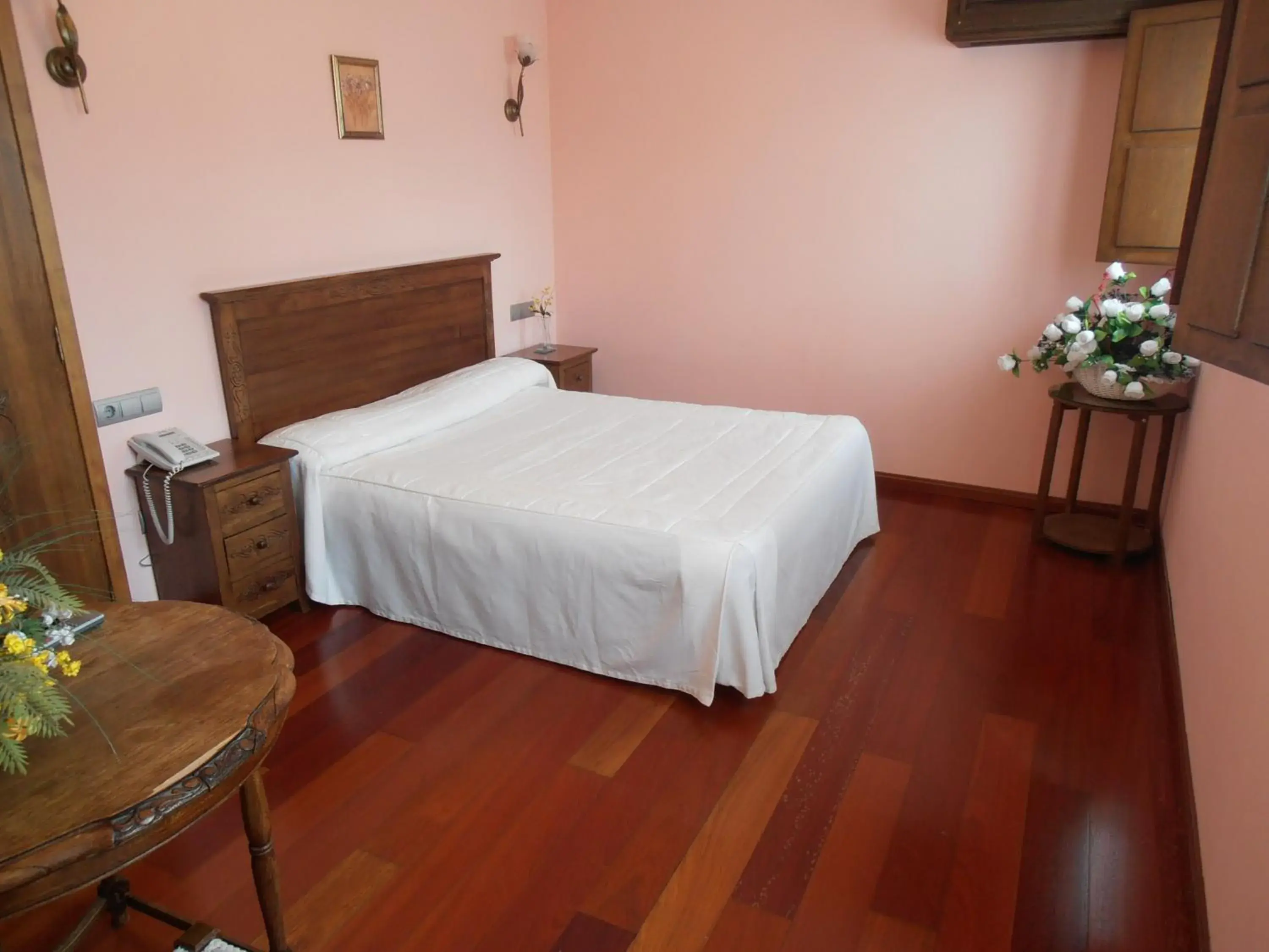 Double Room with Spa Bath in Hostal Virgen de la Encina Double Room with Spa Bath in Hostal Virgen de la Encina