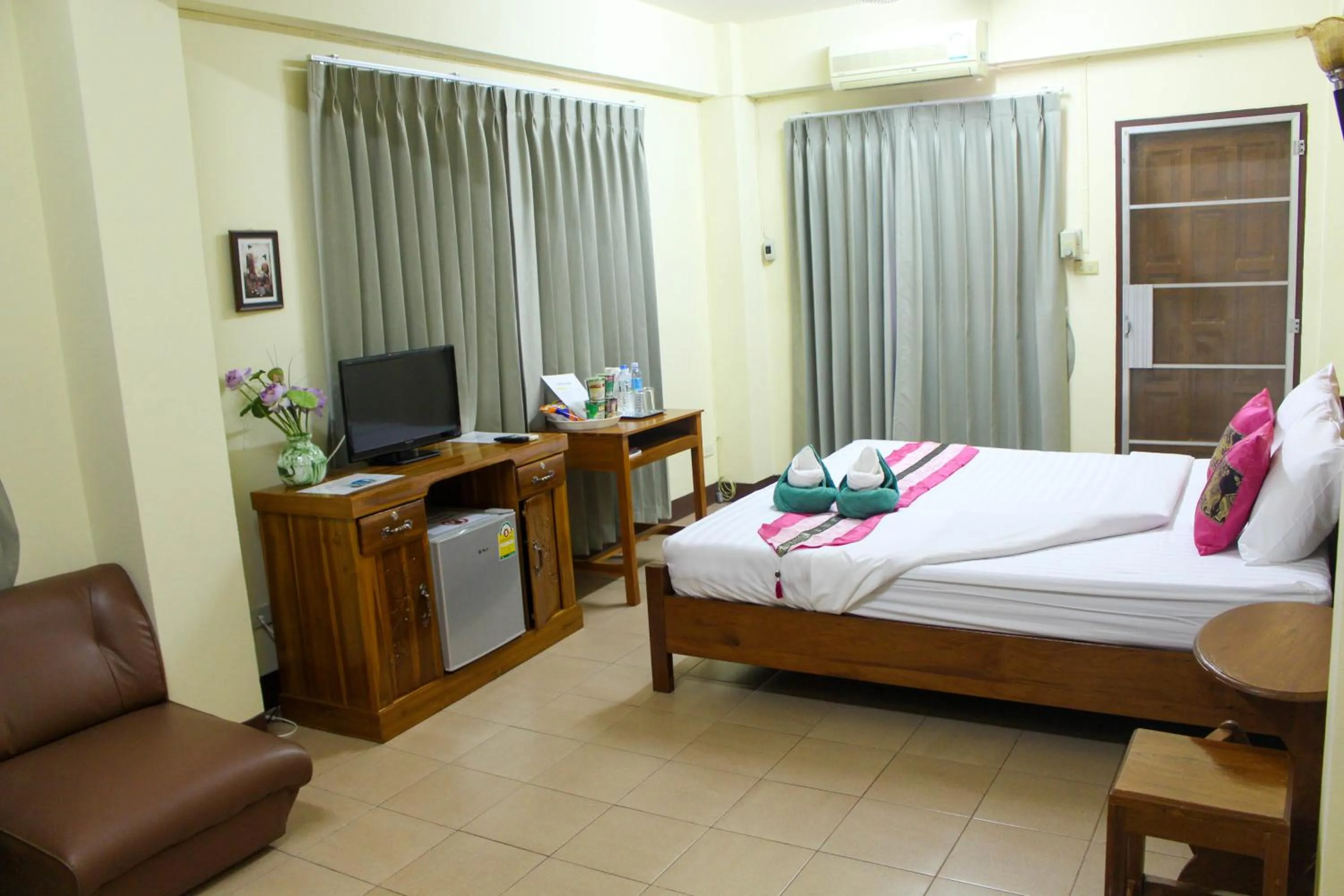 Bathroom, Bed in Saithong House
