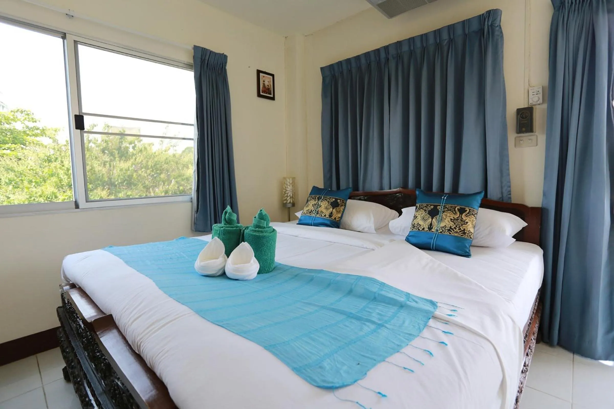 Bedroom, Bed in Saithong House