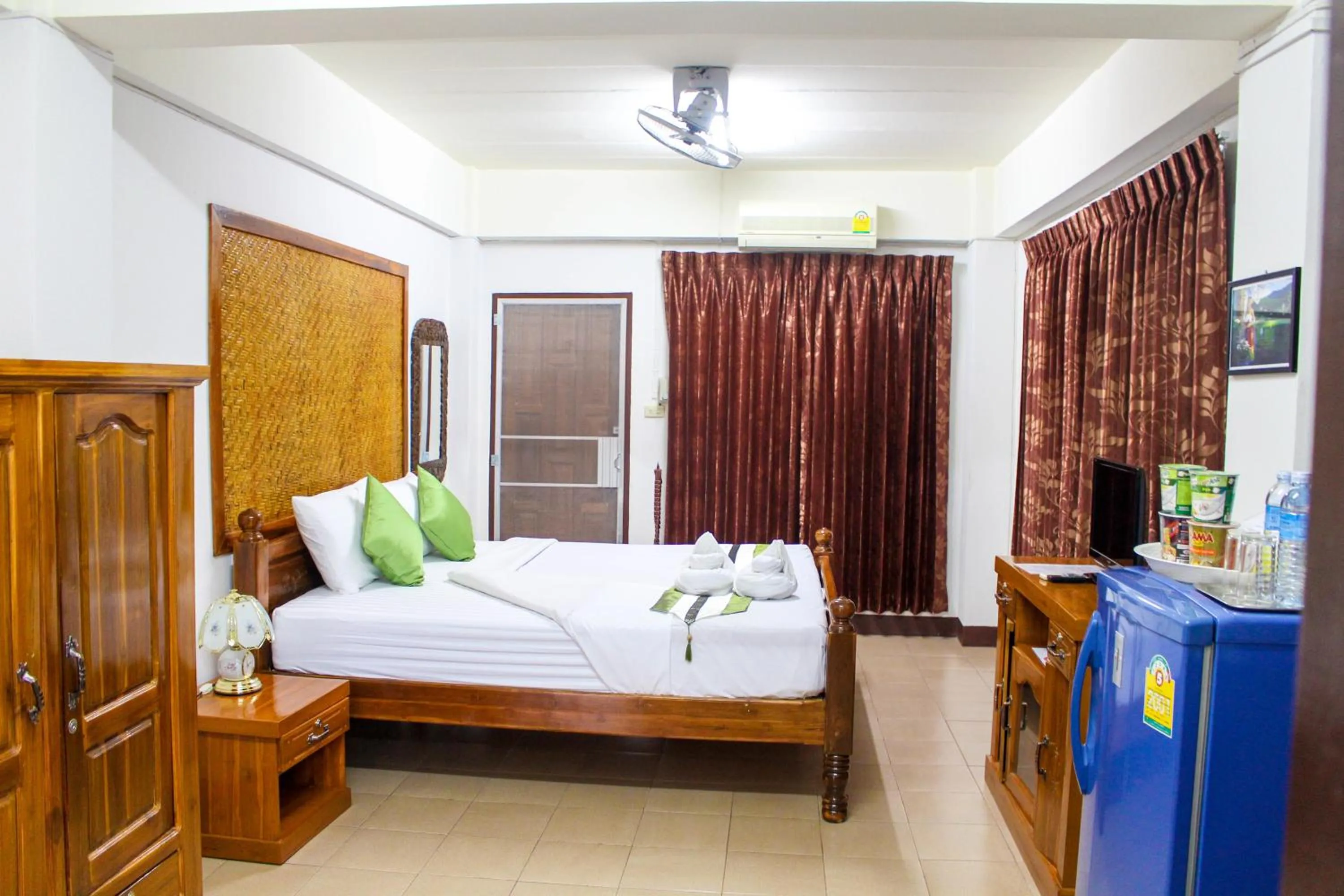 Bathroom, Bed in Saithong House
