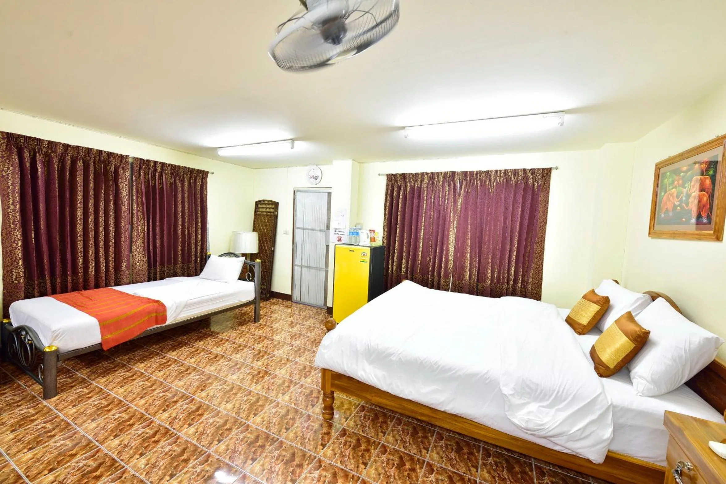 Bathroom, Bed in Saithong House