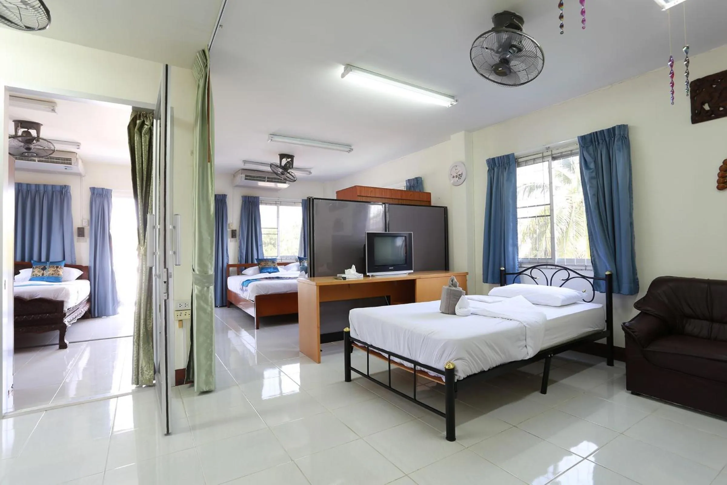 Seating area, Bed in Saithong House