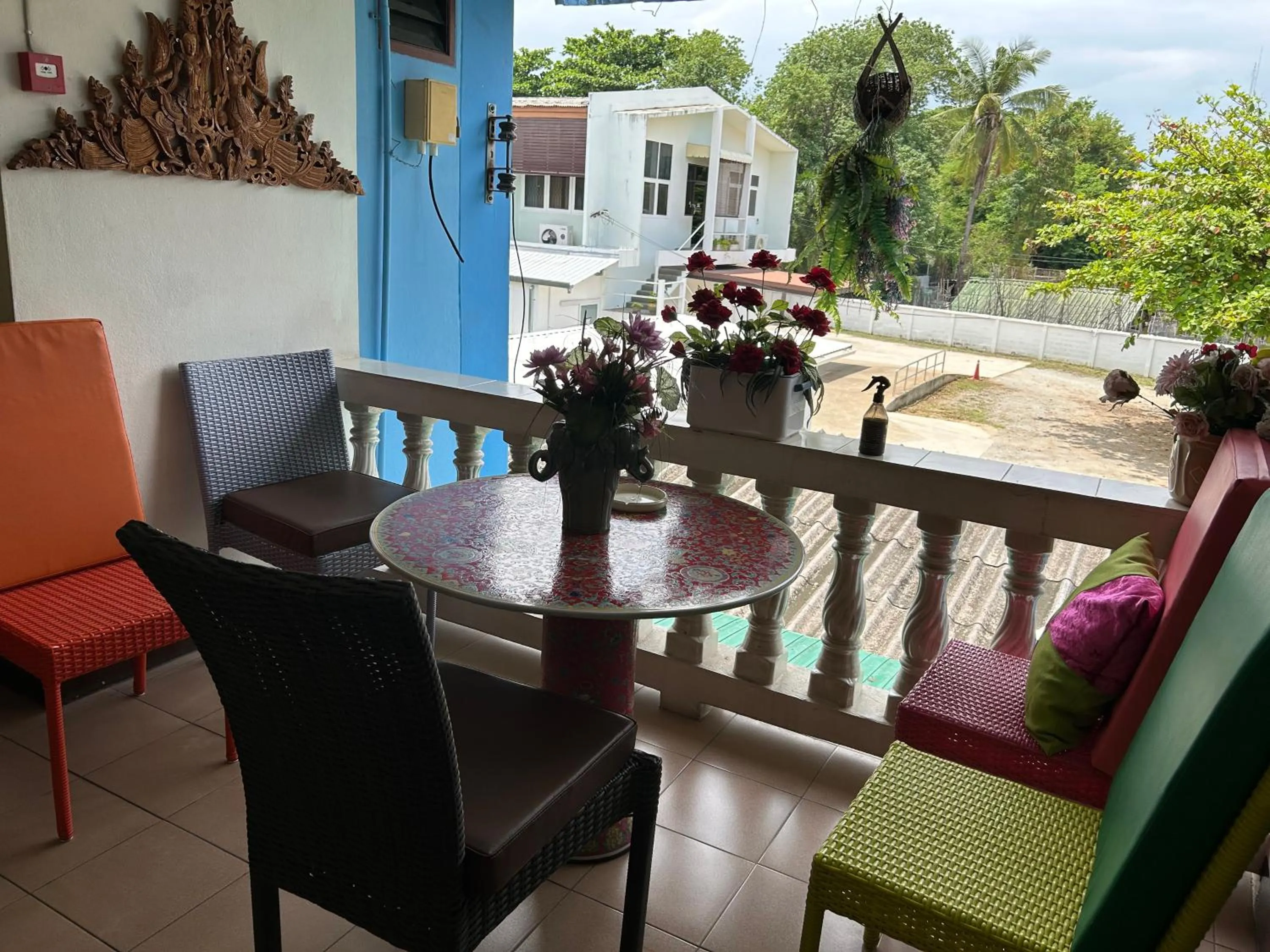 Day in Saithong House