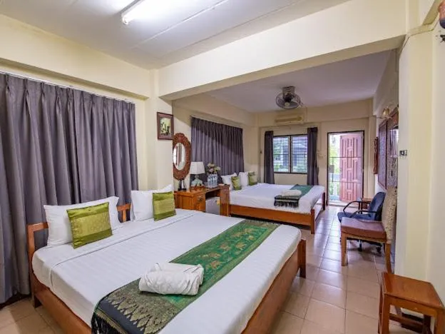 Photo of the whole room, Bed in Saithong House