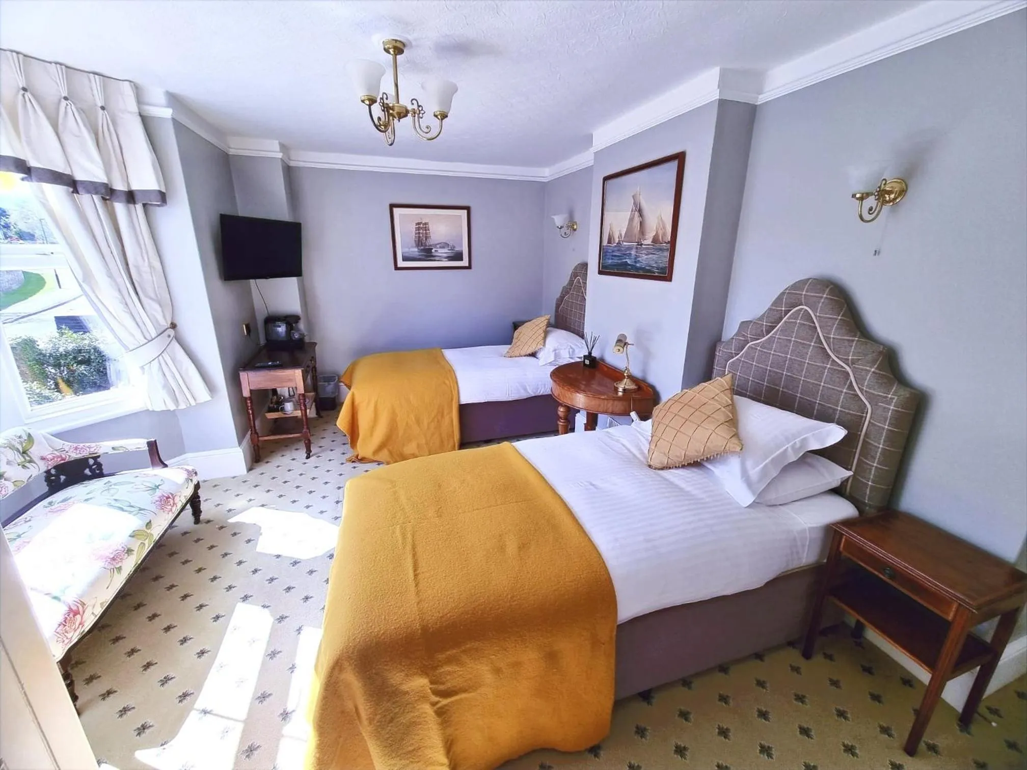 Photo of the whole room, Bed in Villa Rothsay Hotel