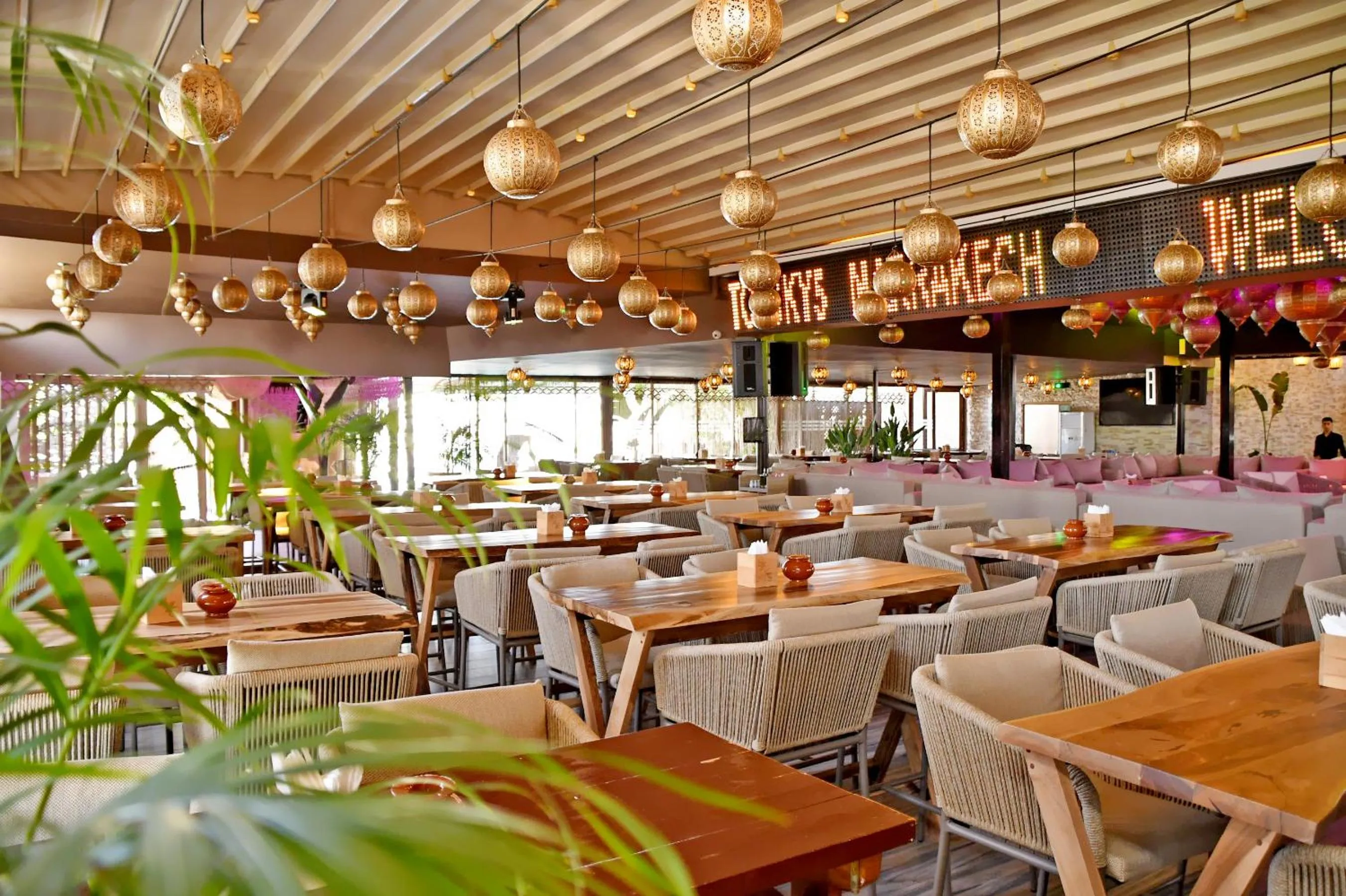 Restaurant/places to eat in 555 Hotel Clubbing Adults Only