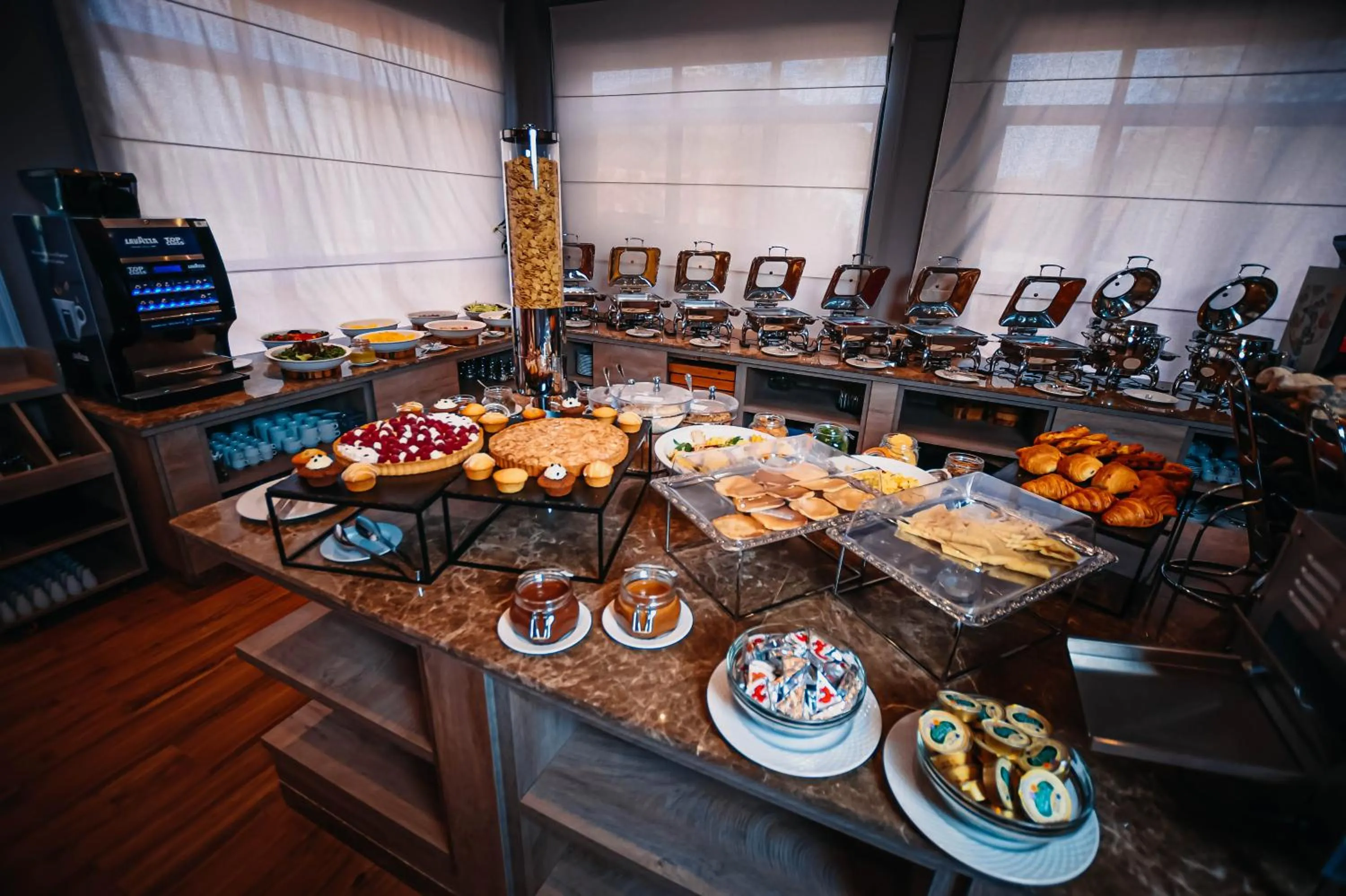 Breakfast in 555 Hotel Clubbing Adults Only