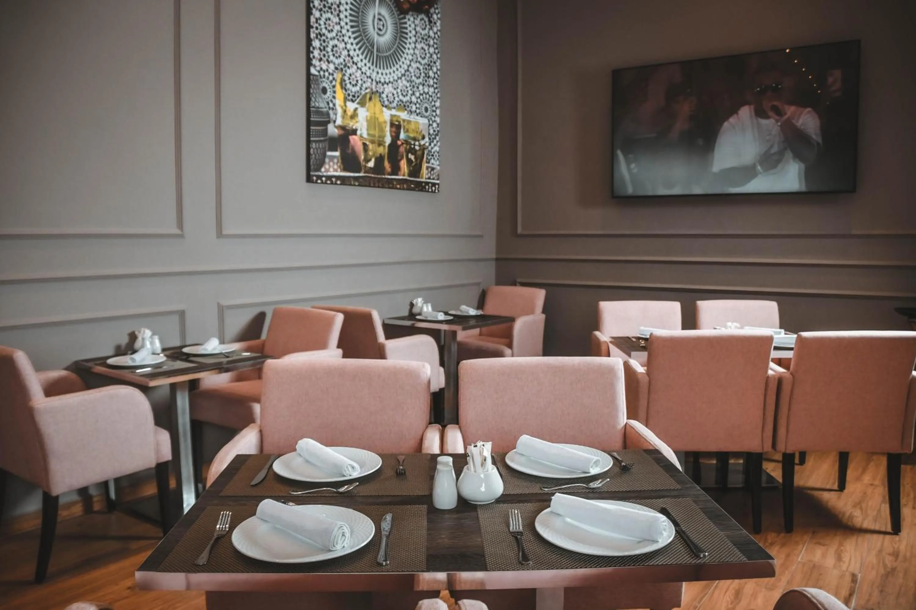 Restaurant/places to eat in 555 Hotel Clubbing Adults Only