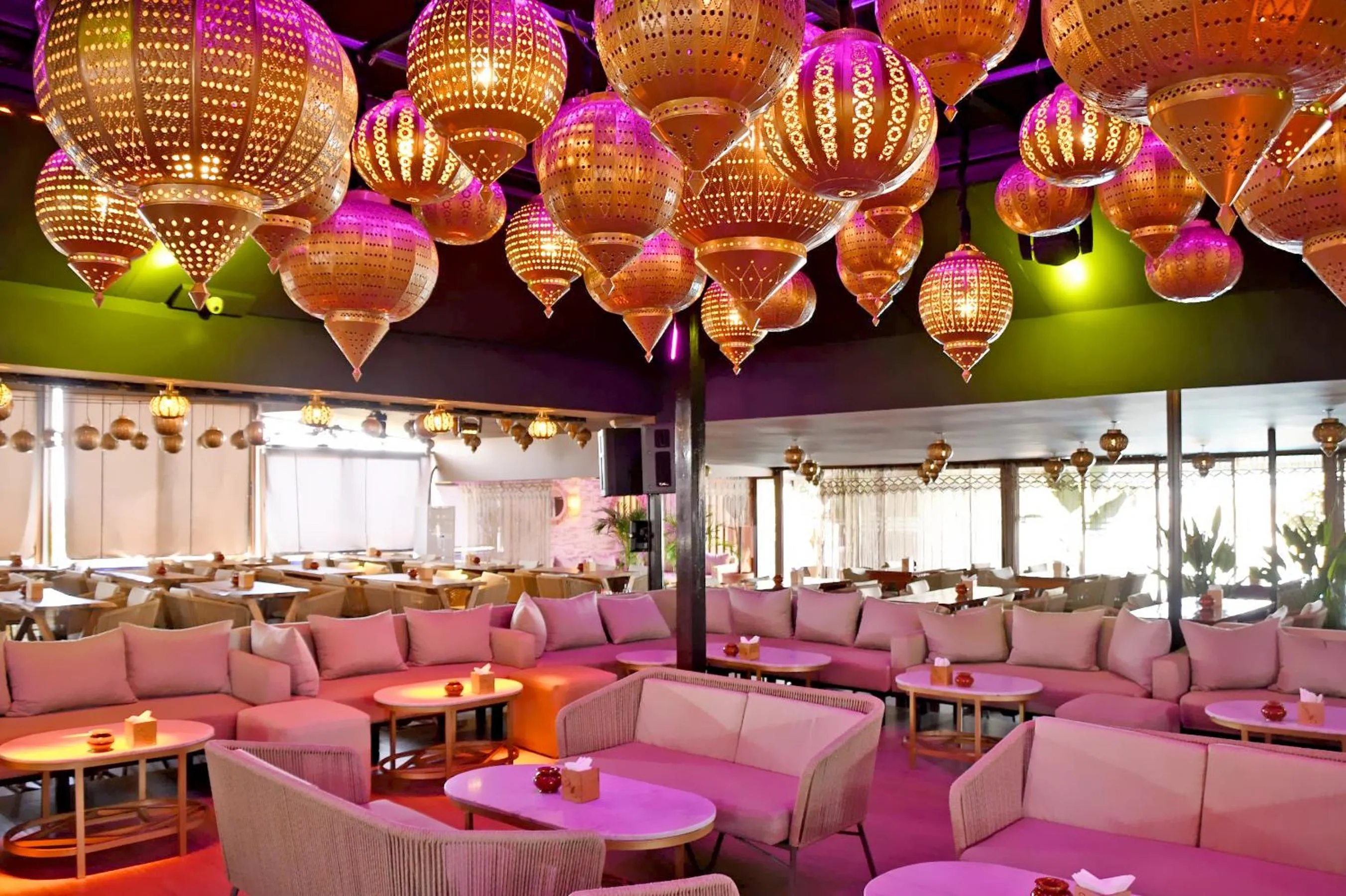 Restaurant/places to eat in 555 Hotel Clubbing Adults Only