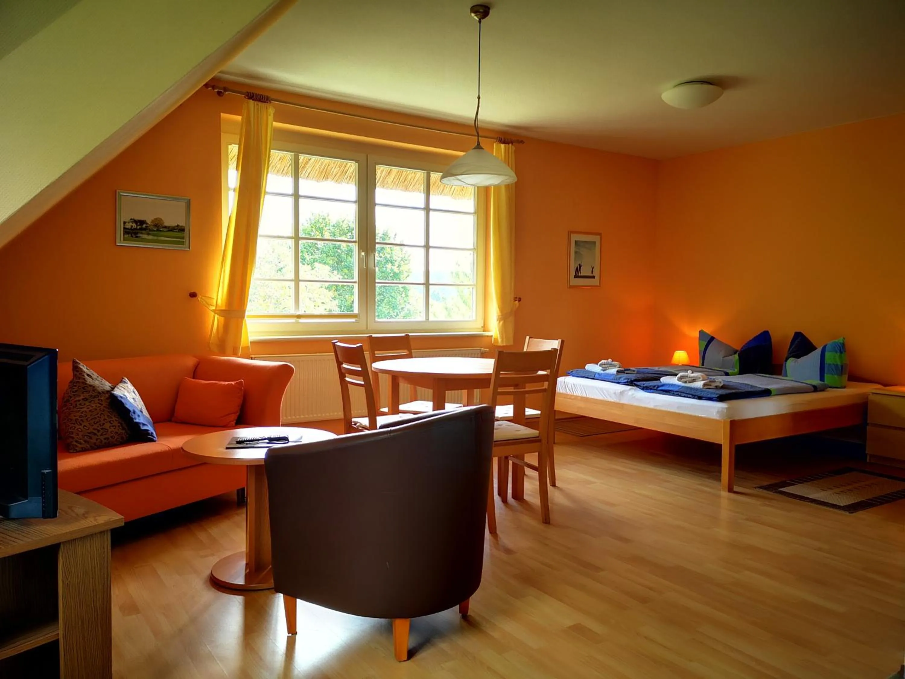 Living room, Bed in Golfcentrum Schloss Karnitz Rügen