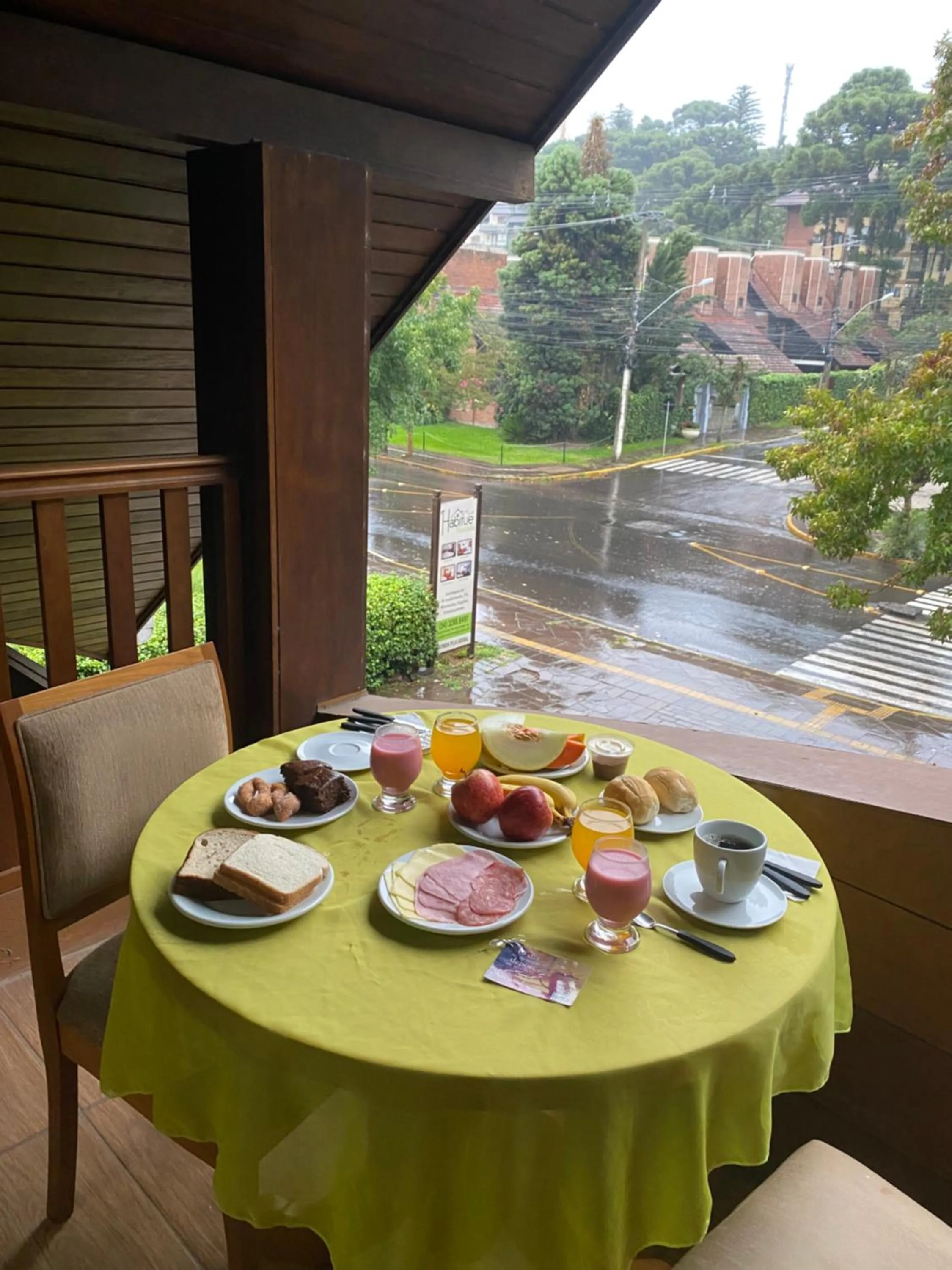 Breakfast in Pousada Habitue