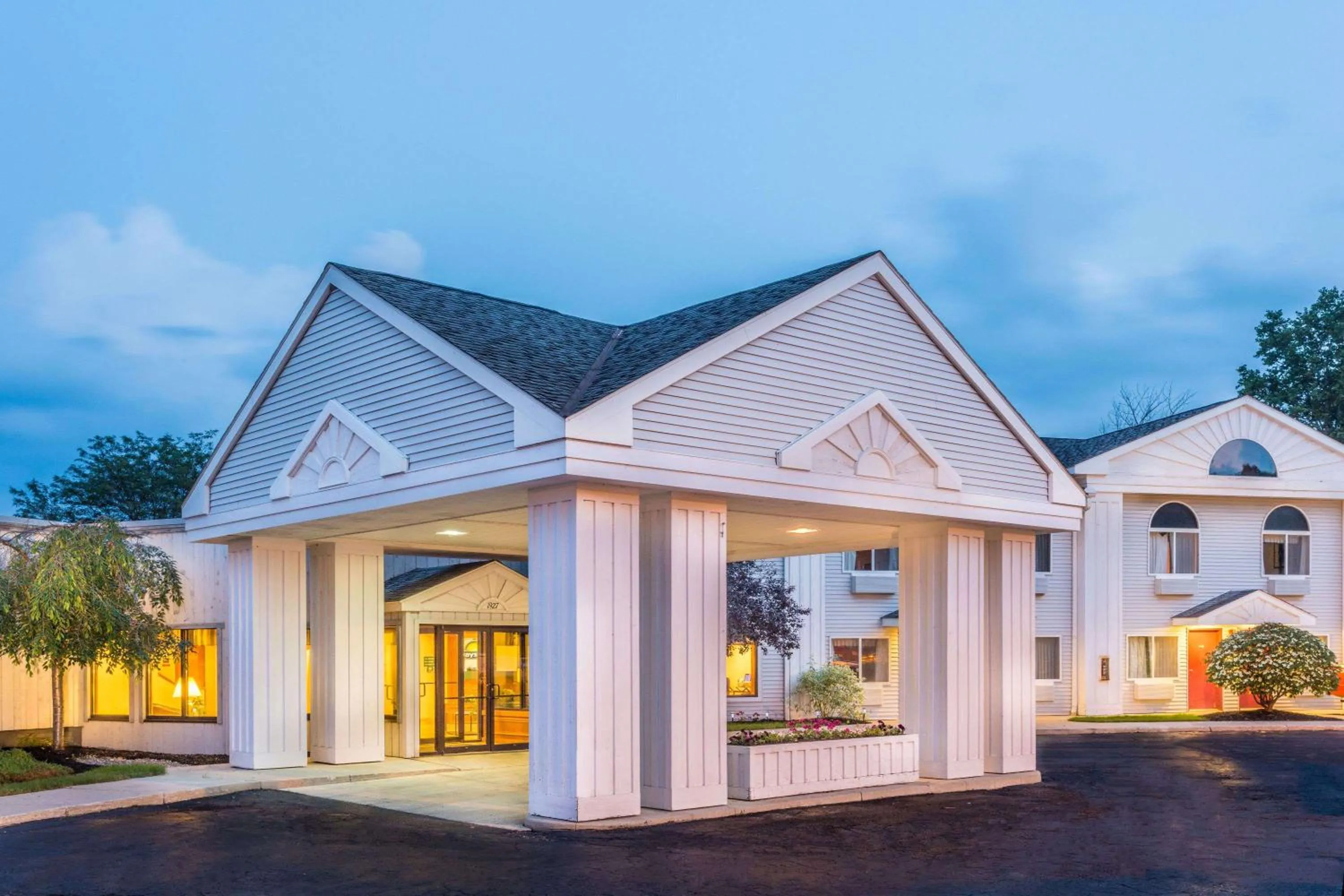 Property building in Days Inn by Wyndham Tiffin