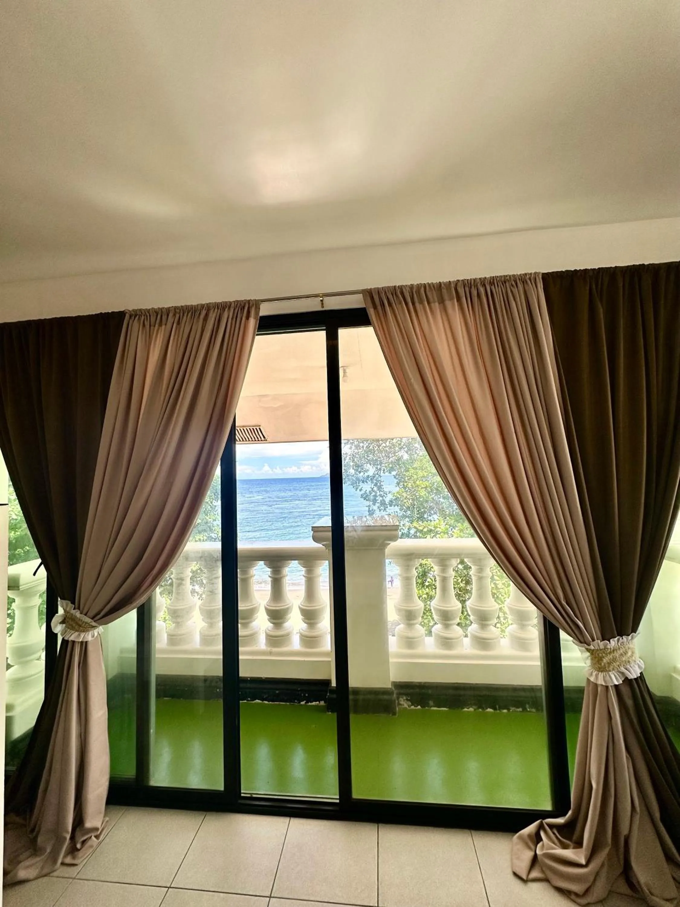 Gracey Dive Resort and Restaurant