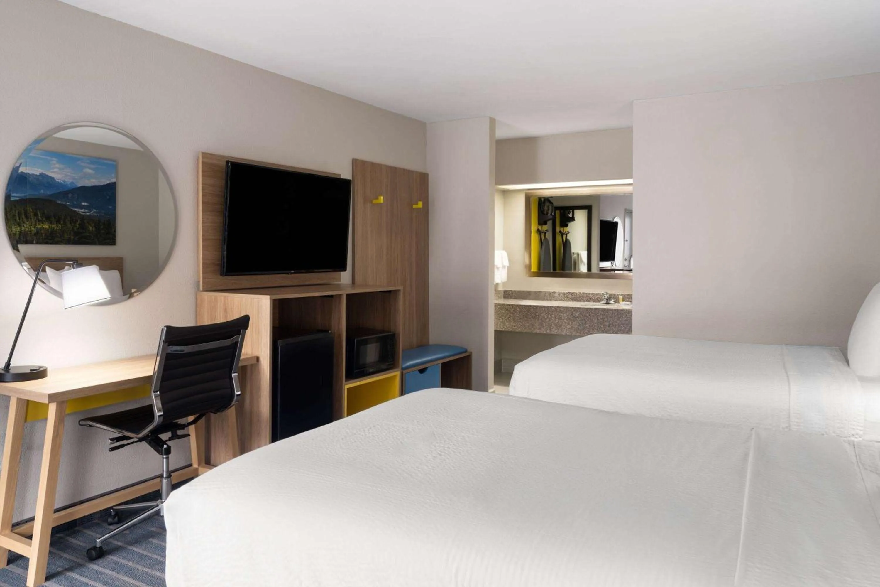 Photo of the whole room, Bed in Days Inn by Wyndham Weldon Roanoke Rapids