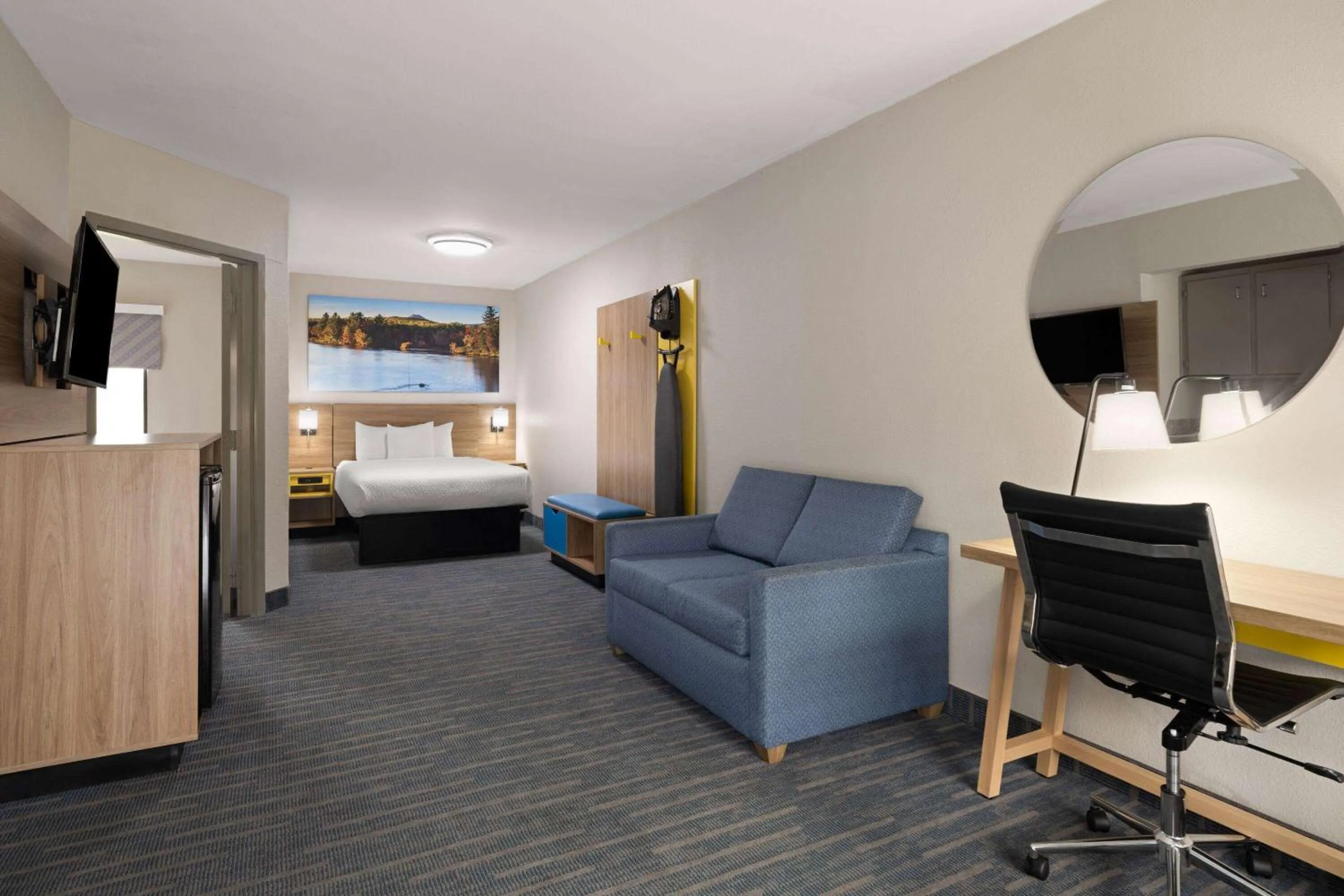 Photo of the whole room, Bed in Days Inn by Wyndham Weldon Roanoke Rapids