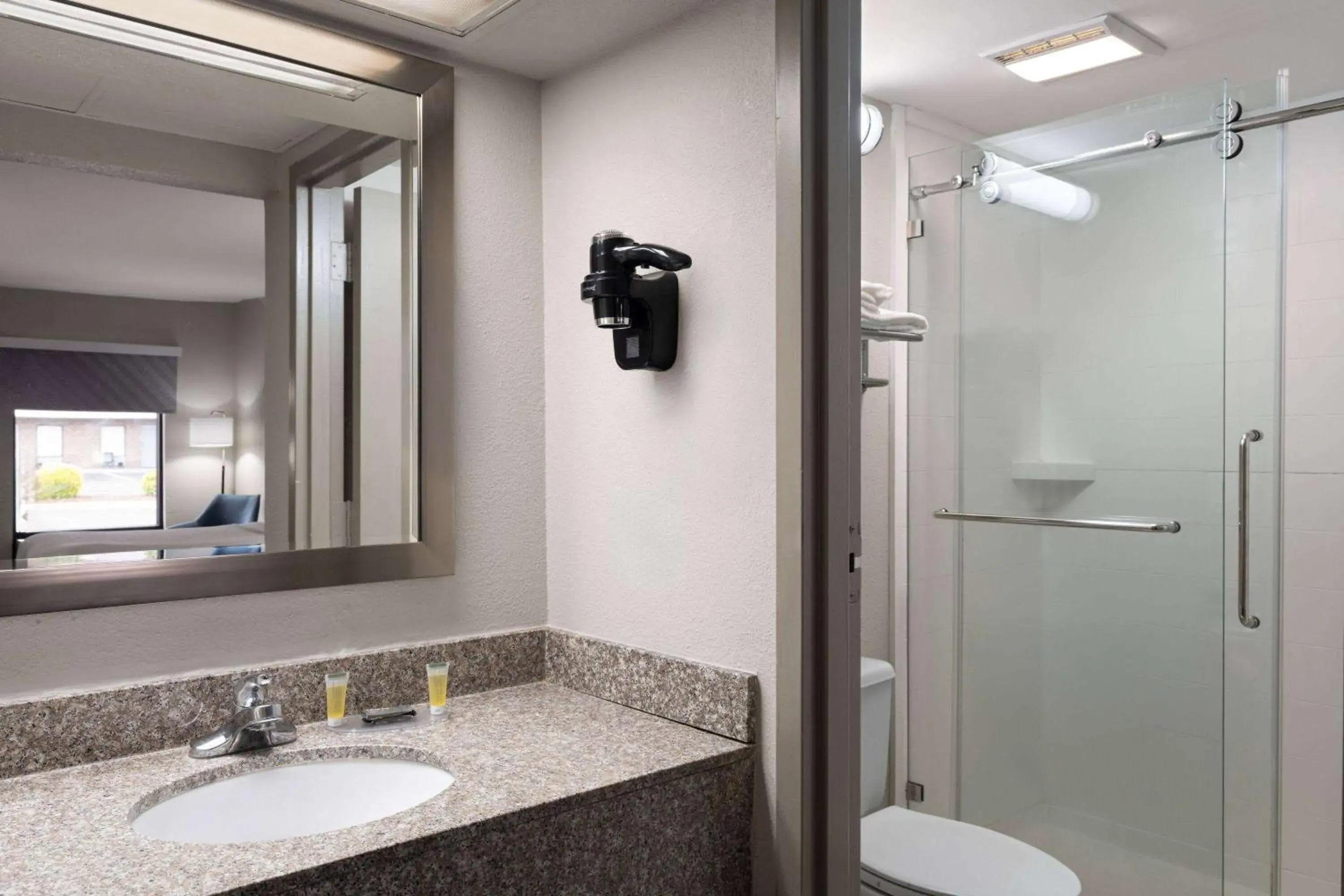 Standard King Room - Non-Smoking in Days Inn by Wyndham Weldon Roanoke Rapids Standard King Room - Non-Smoking in Days Inn by Wyndham Weldon Roanoke Rapids