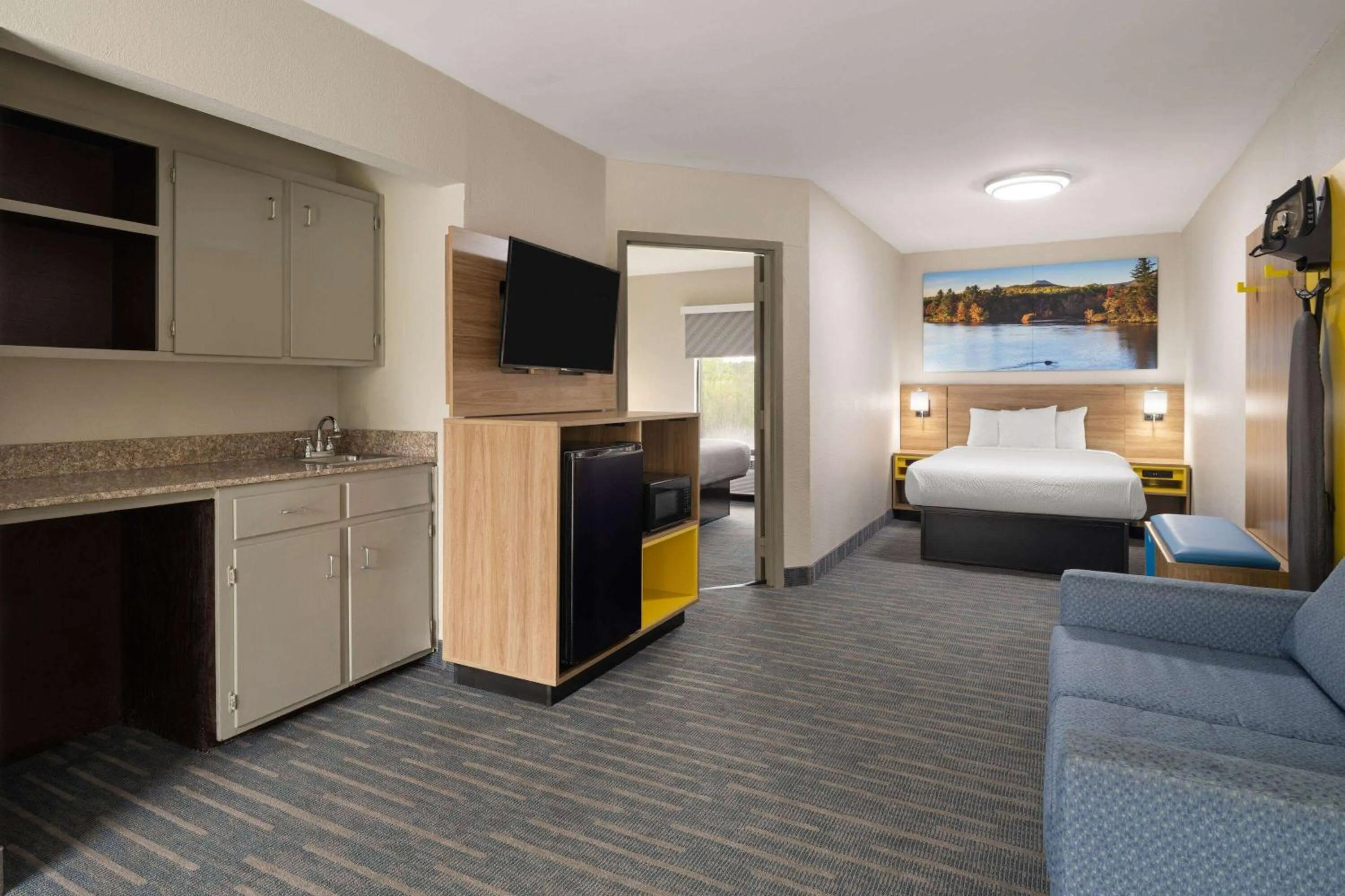 Photo of the whole room, Bed in Days Inn by Wyndham Weldon Roanoke Rapids