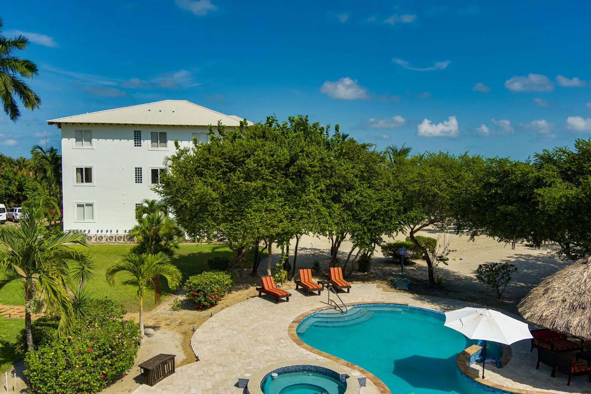 Pool view in Marazul Belize
