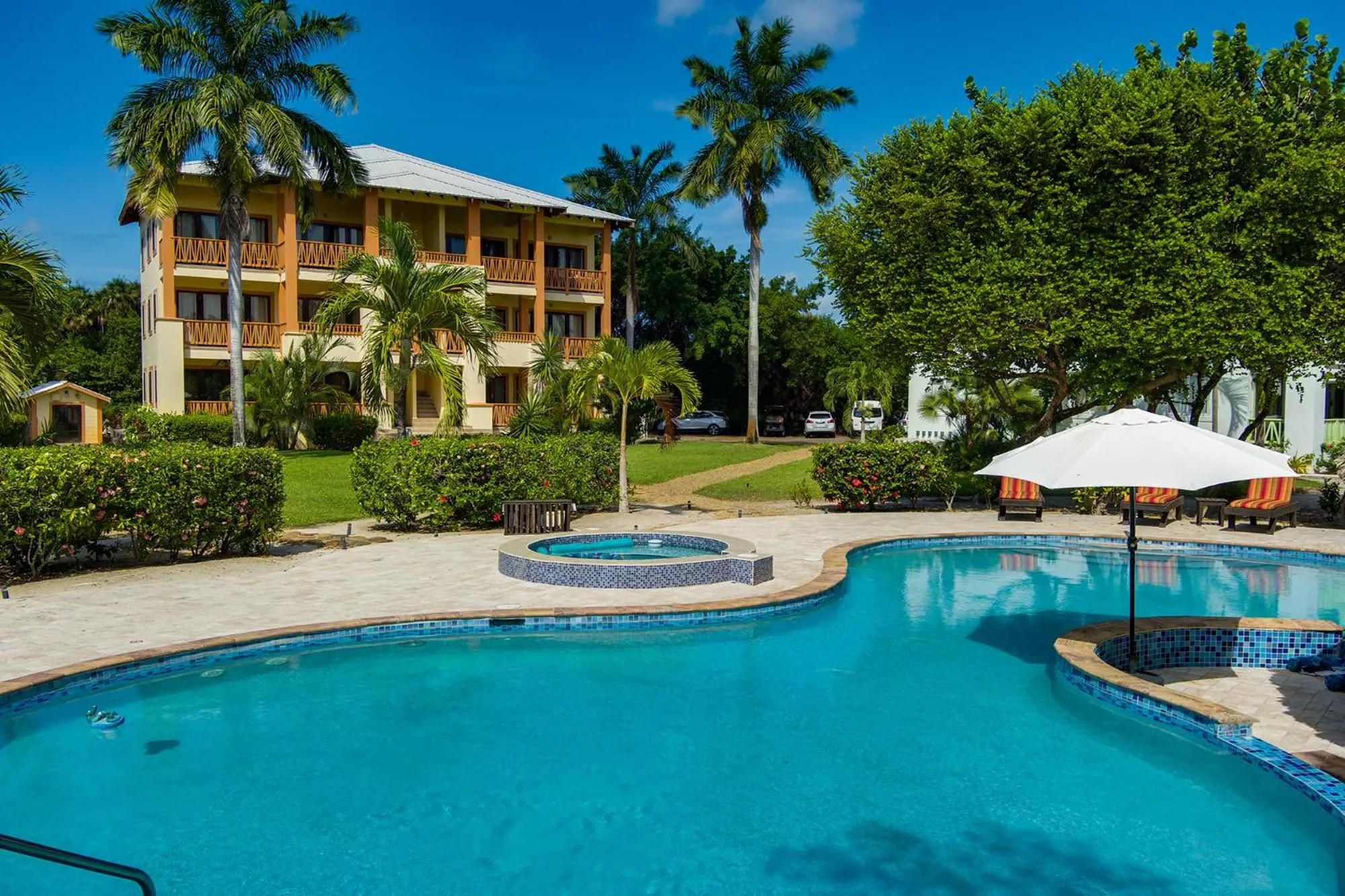 Pool view in Marazul Belize