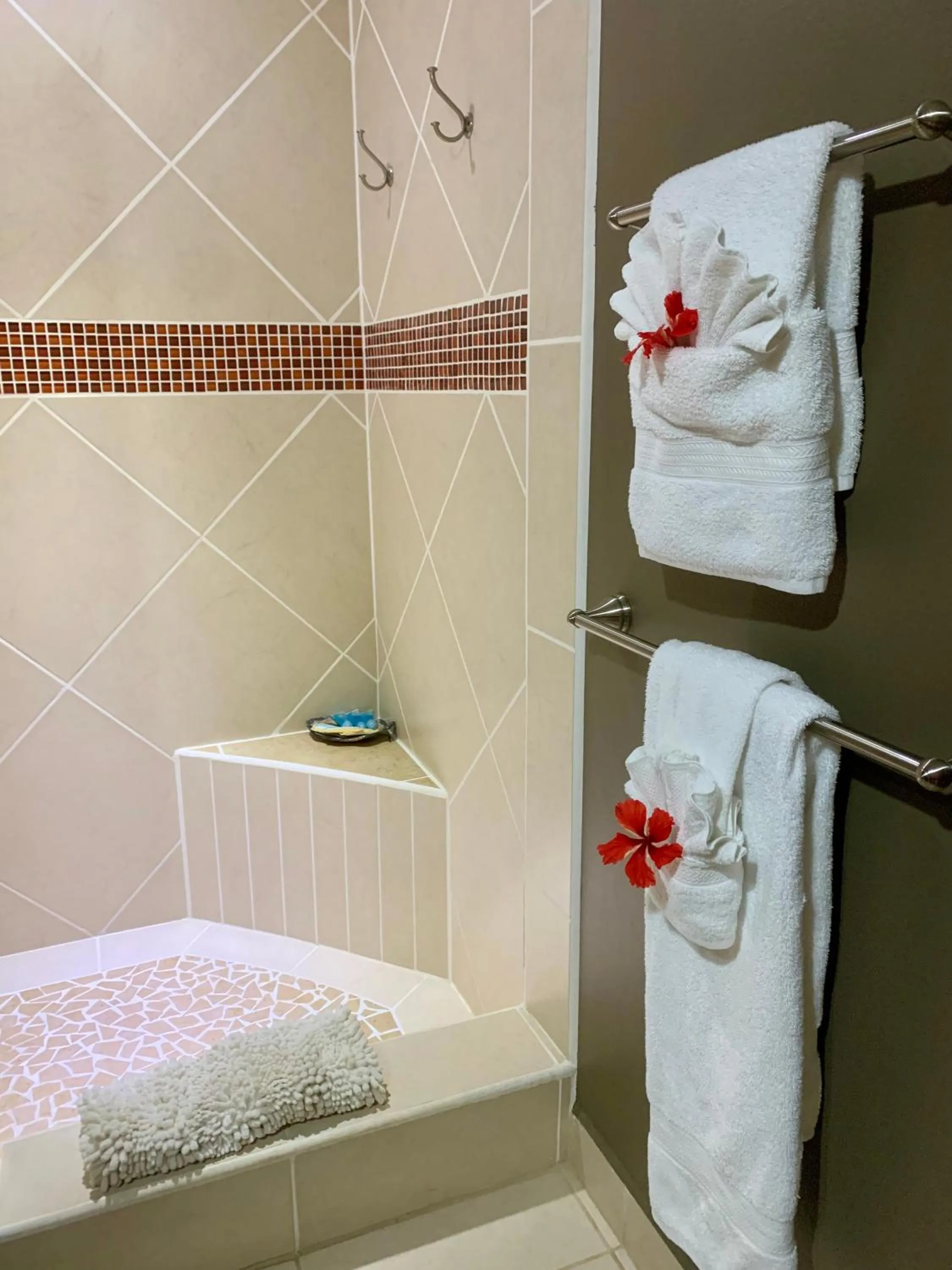 Shower in Marazul Belize