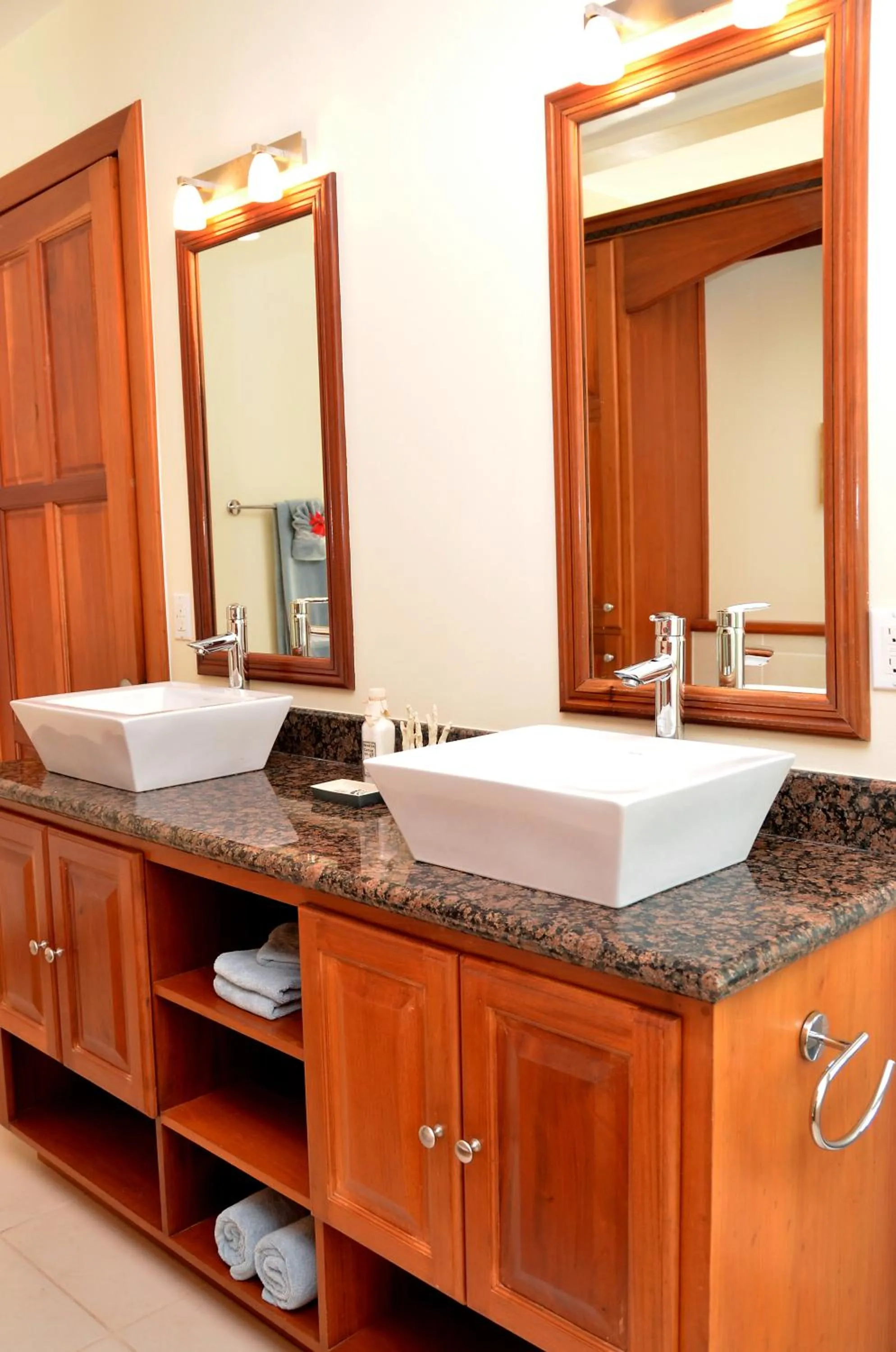 Shower in Marazul Belize