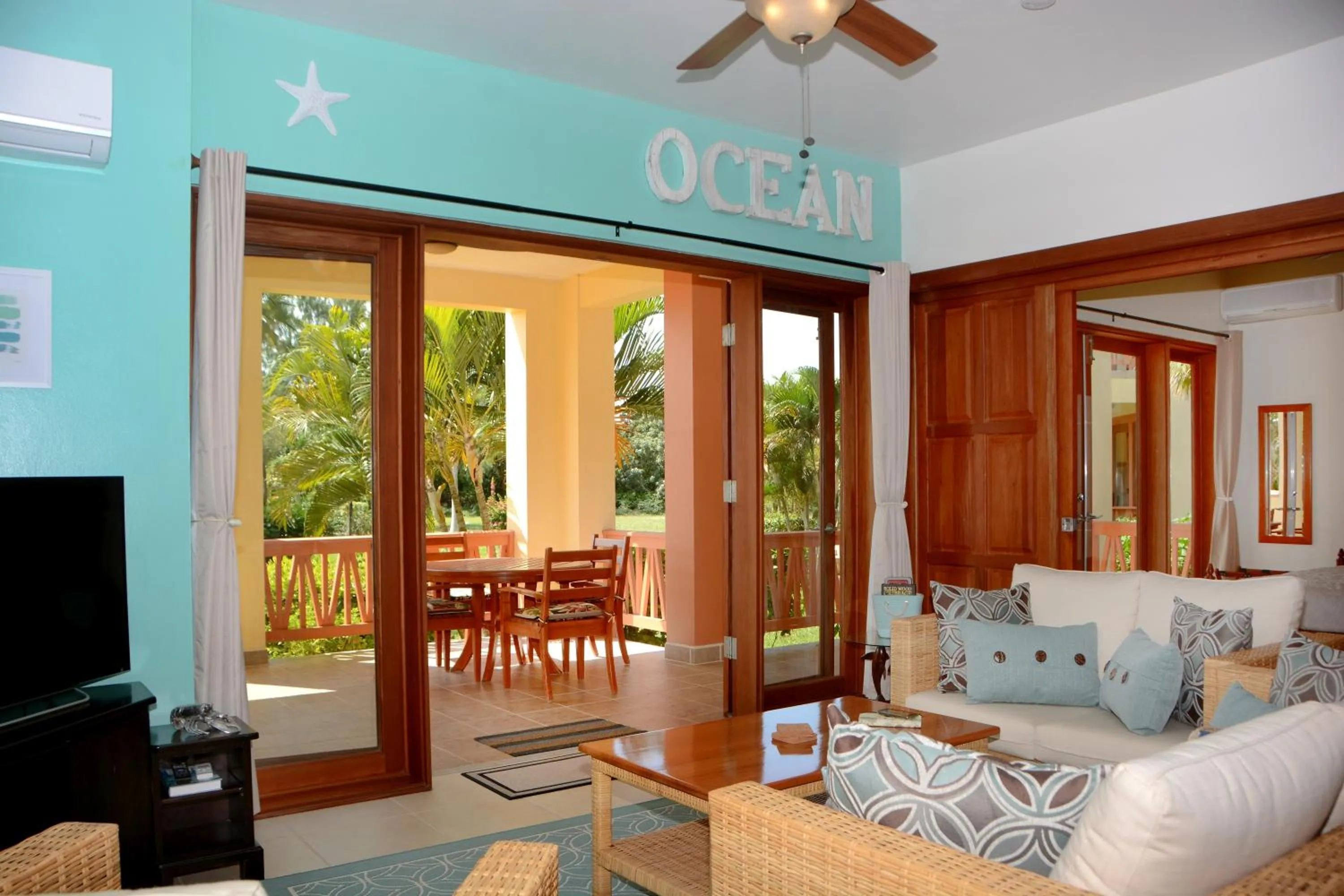 TV and multimedia in Marazul Belize