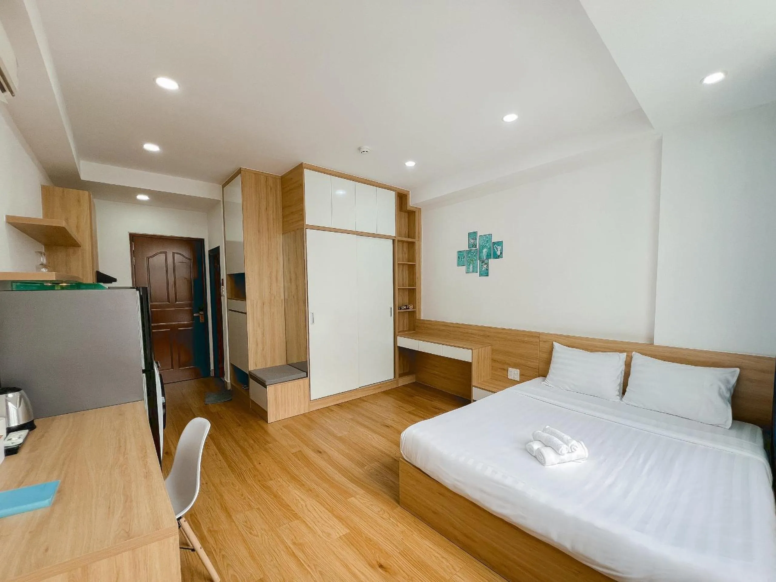 Kitchen or kitchenette, Bed in Home Away Ky Con - Serviced Apartment