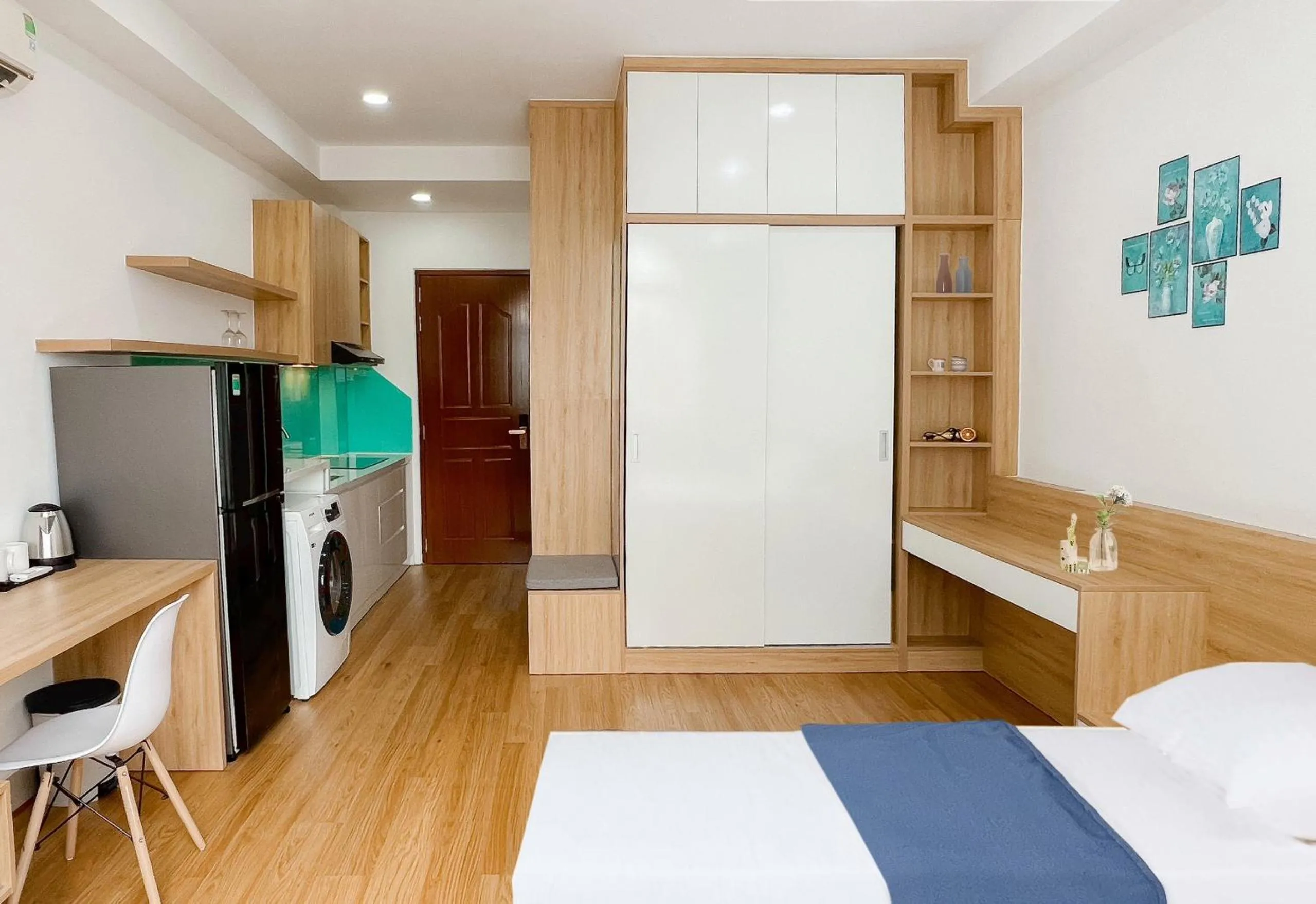 Kitchen or kitchenette, Bed in Home Away Ky Con - Serviced Apartment