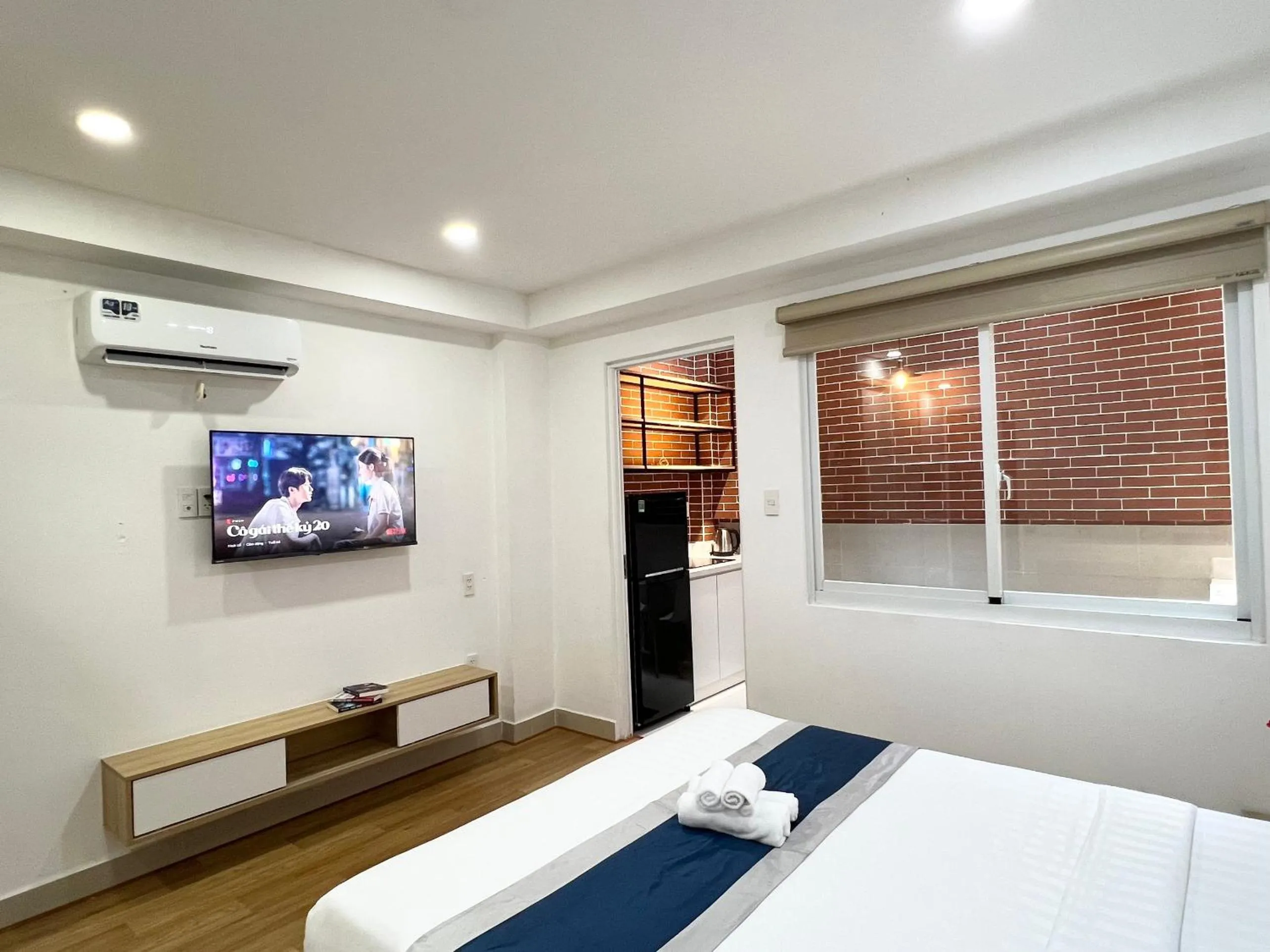 TV and multimedia, Bed in Home Away Ky Con - Serviced Apartment